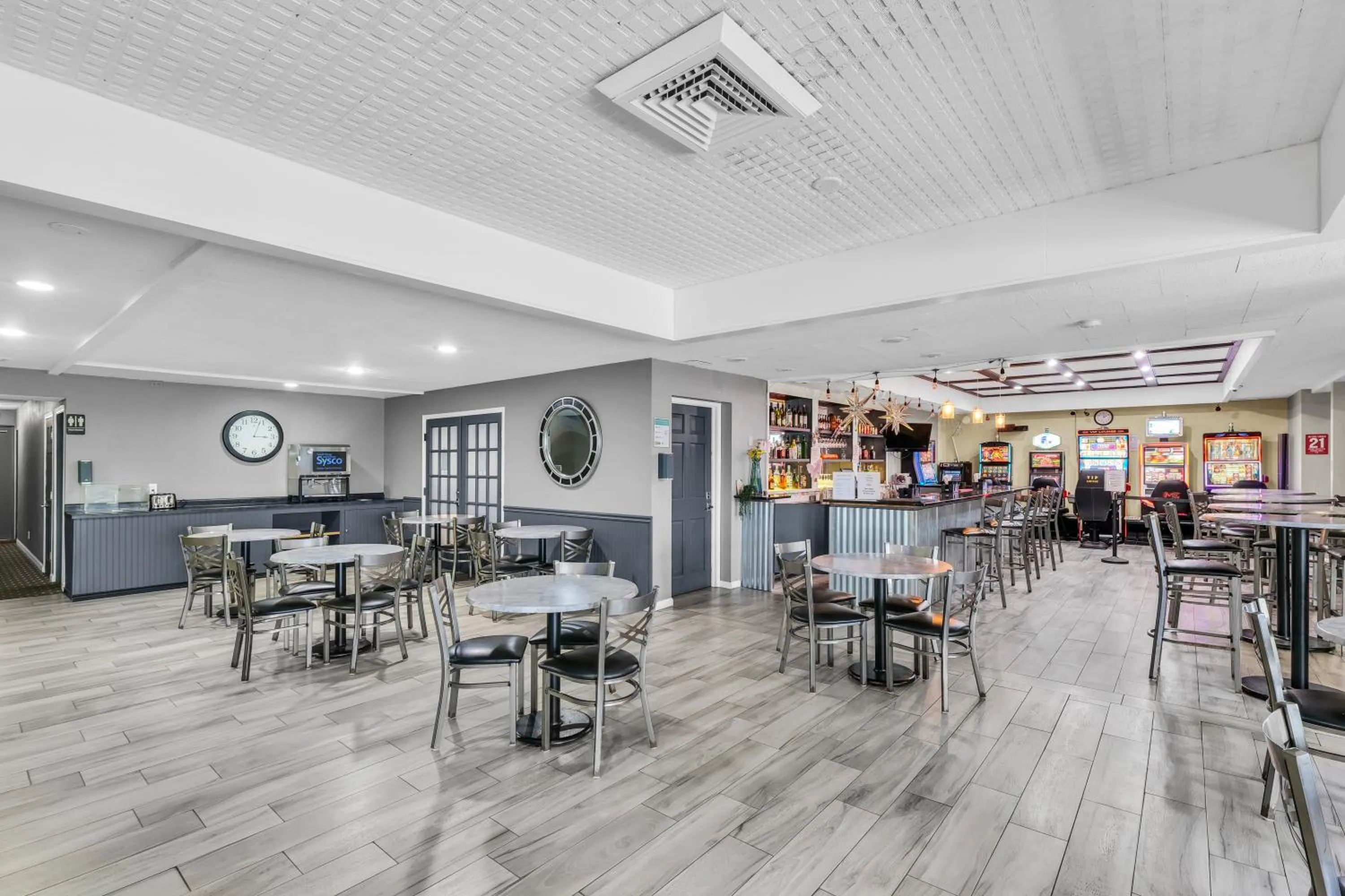 Restaurant/places to eat in Eastlake Suites Hotel & Conference Center By OYO Urbana