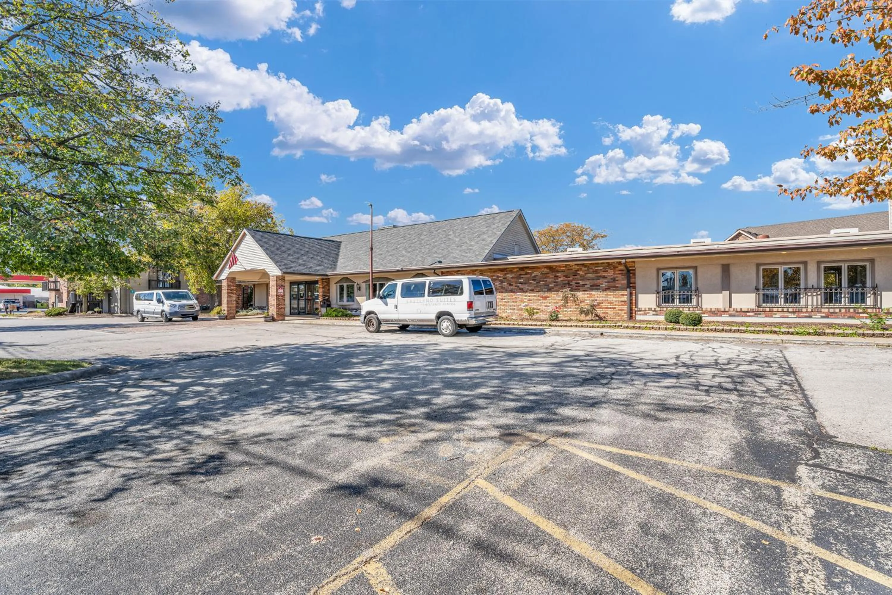 Parking in Eastlake Suites Hotel & Conference Center By OYO Urbana