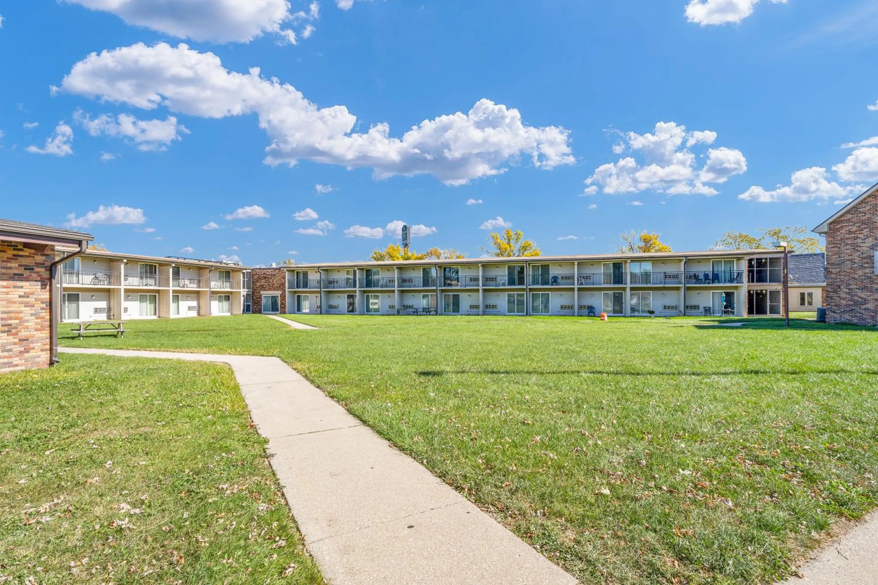 Area and facilities in Eastlake Suites Hotel & Conference Center By OYO Urbana