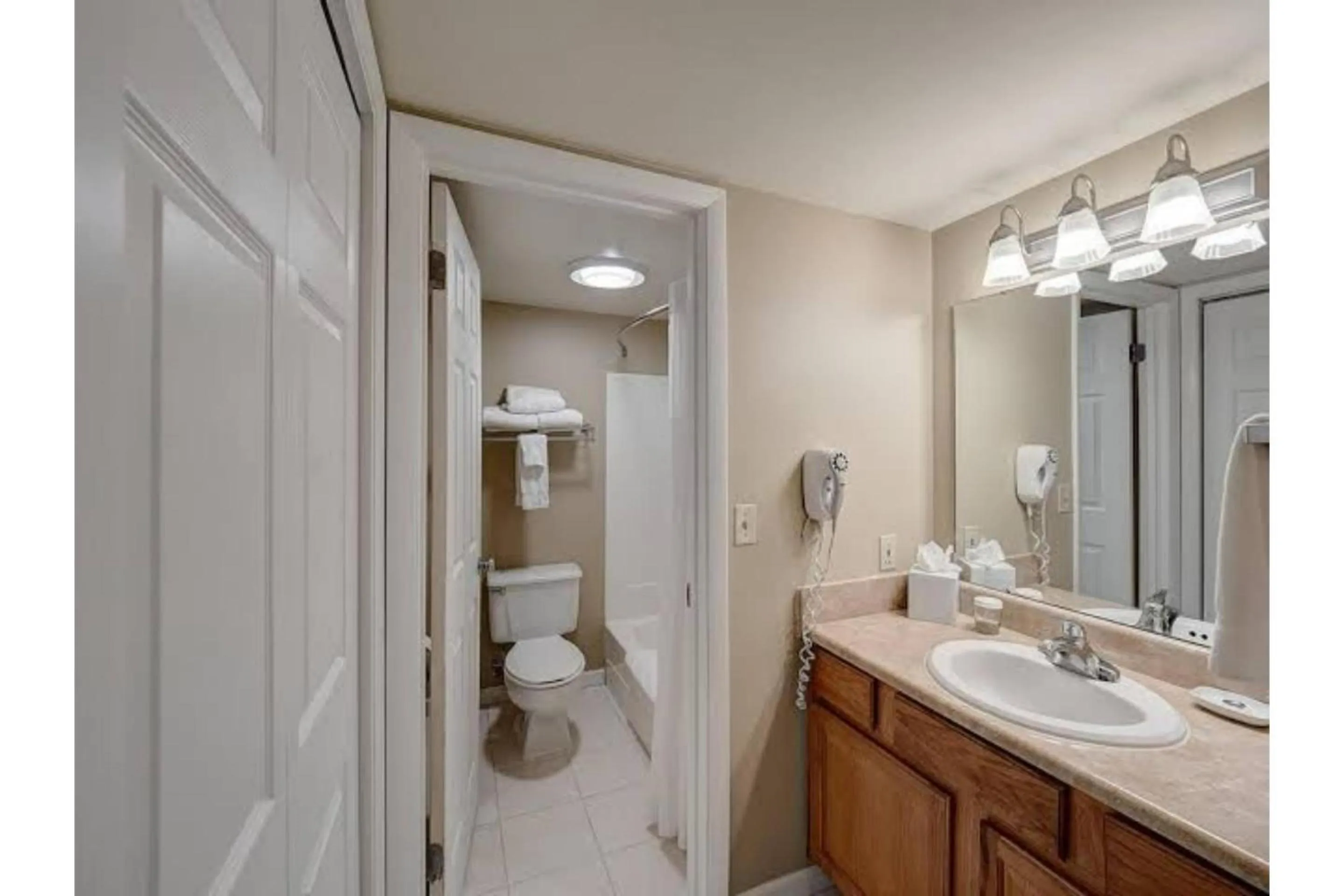 Bathroom in Eastlake Suites Hotel & Conference Center By OYO Urbana