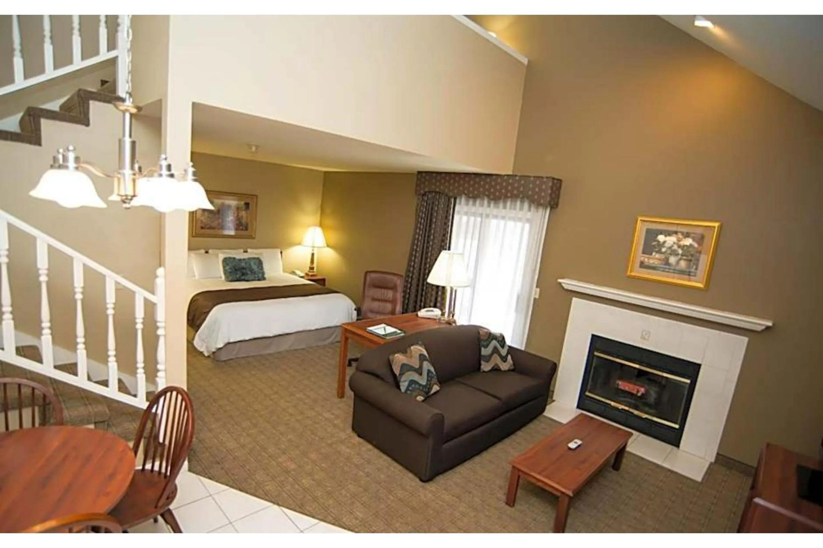 Bedroom in Eastlake Suites Hotel & Conference Center By OYO Urbana