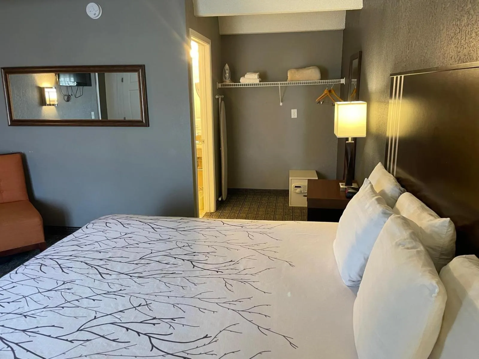 Bedroom, Bed in Eastlake Suites Hotel & Conference Center By OYO Urbana