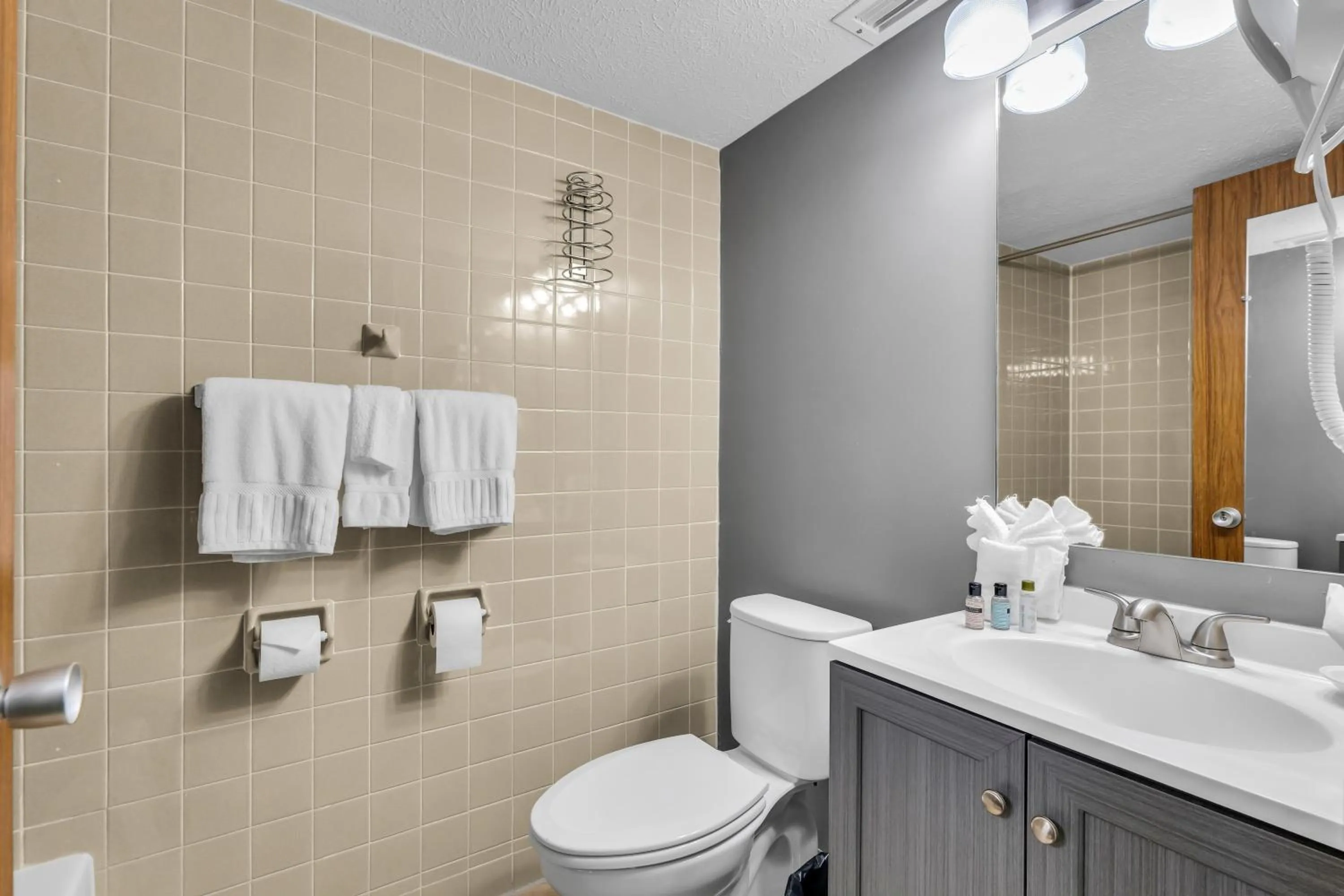 Bathroom in Eastlake Suites Hotel & Conference Center By OYO Urbana