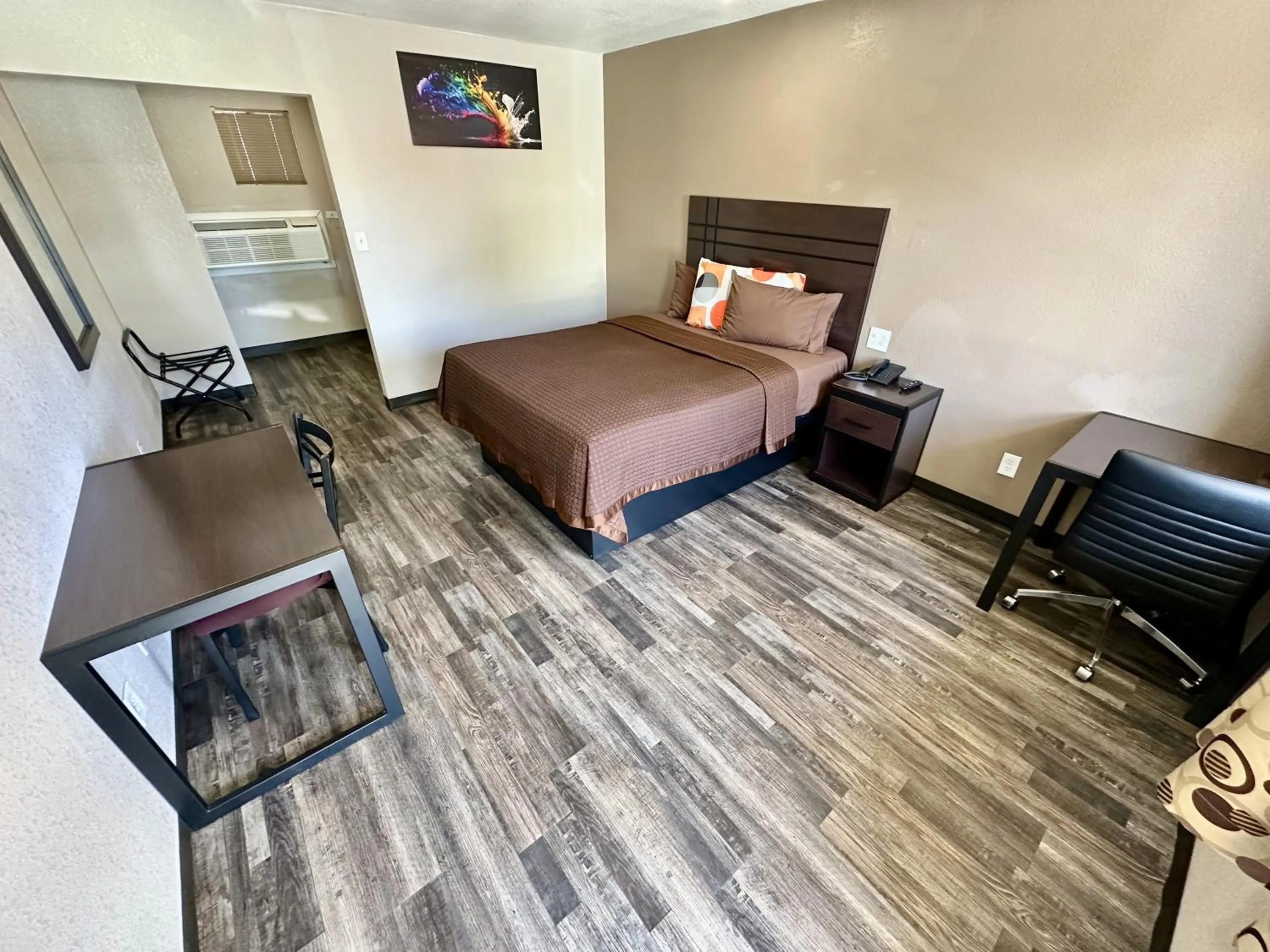 Bedroom, Bed in West Inn NAU - Downtown Flagstaff