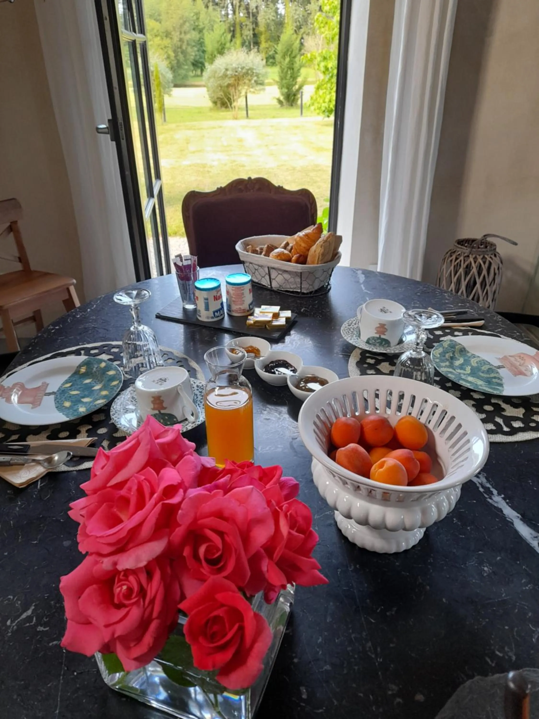 Continental breakfast in La Sellerie