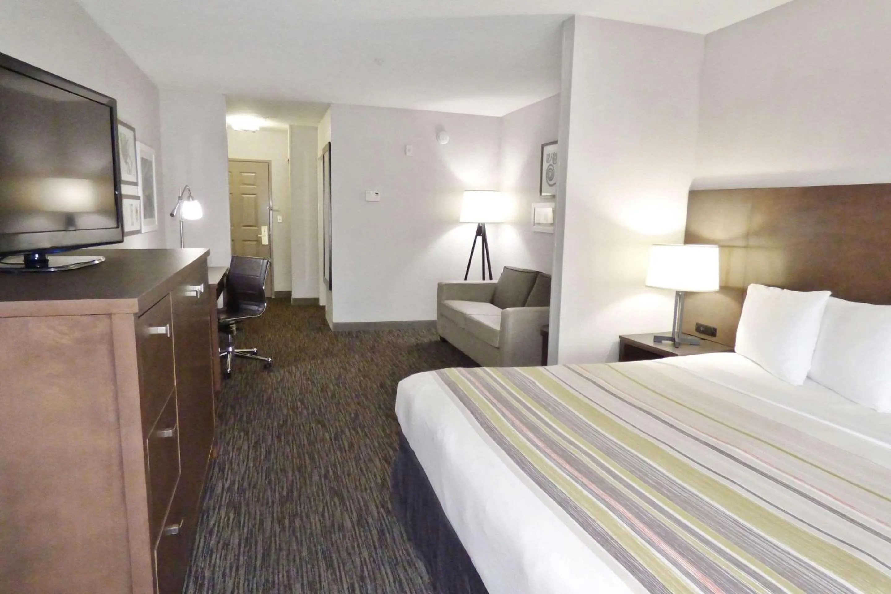 Bedroom, Bed in Country Inn & Suites by Radisson, Tampa-Brandon, FL