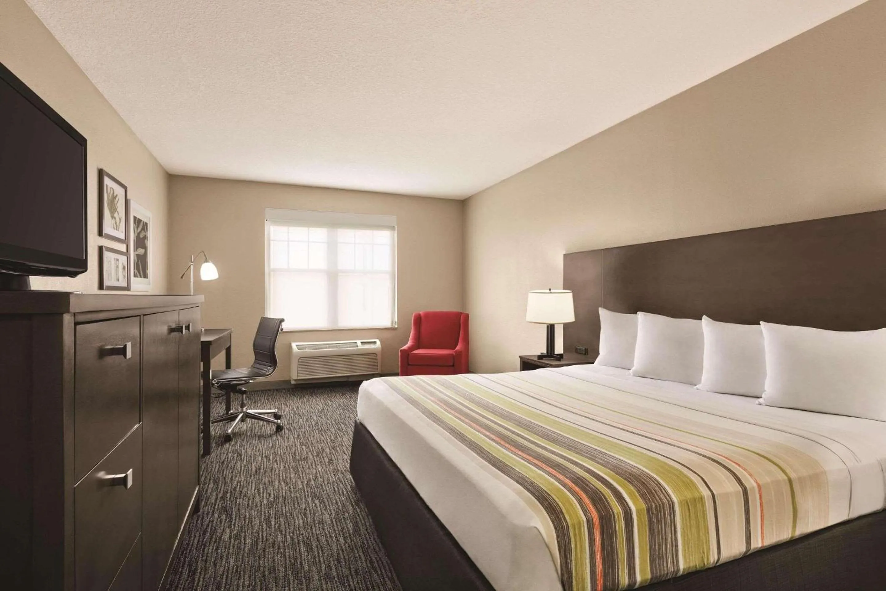Bedroom, Bed in Country Inn & Suites by Radisson, Tampa-Brandon, FL