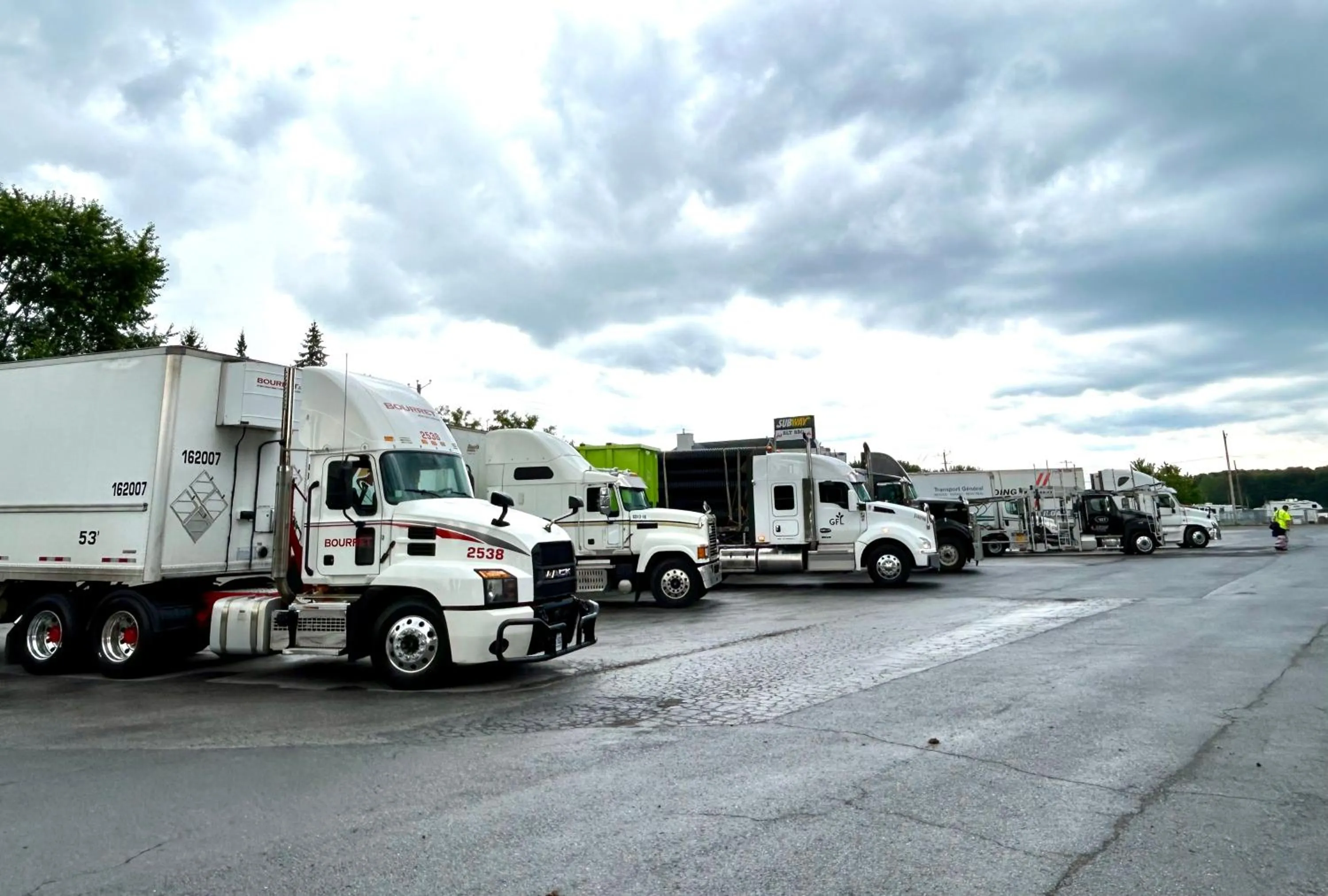 Parking in Days Inn by Wyndham Ste. Helene-de-Bagot