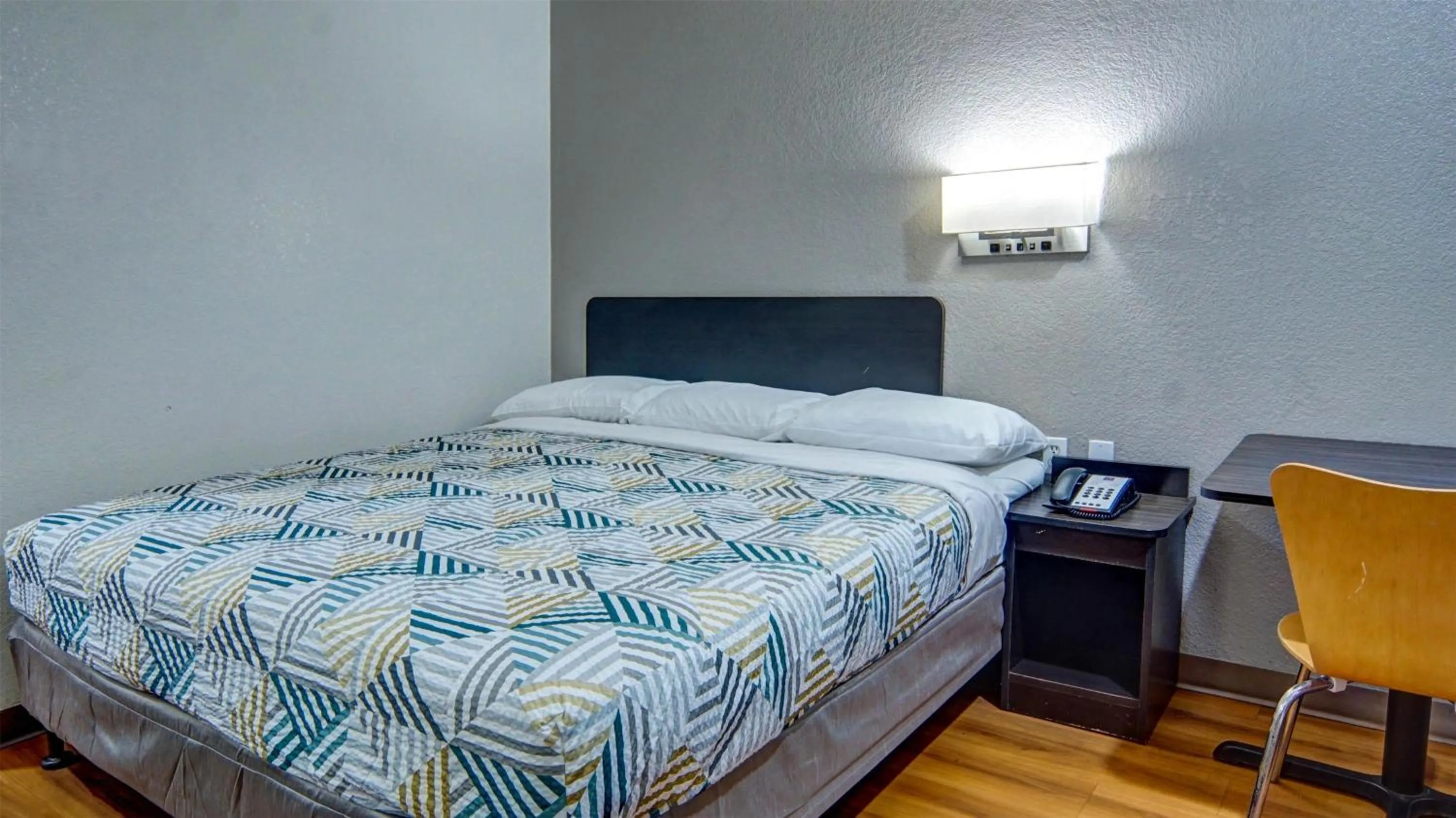 Bedroom, Bed in Motel 6-Longview, TX