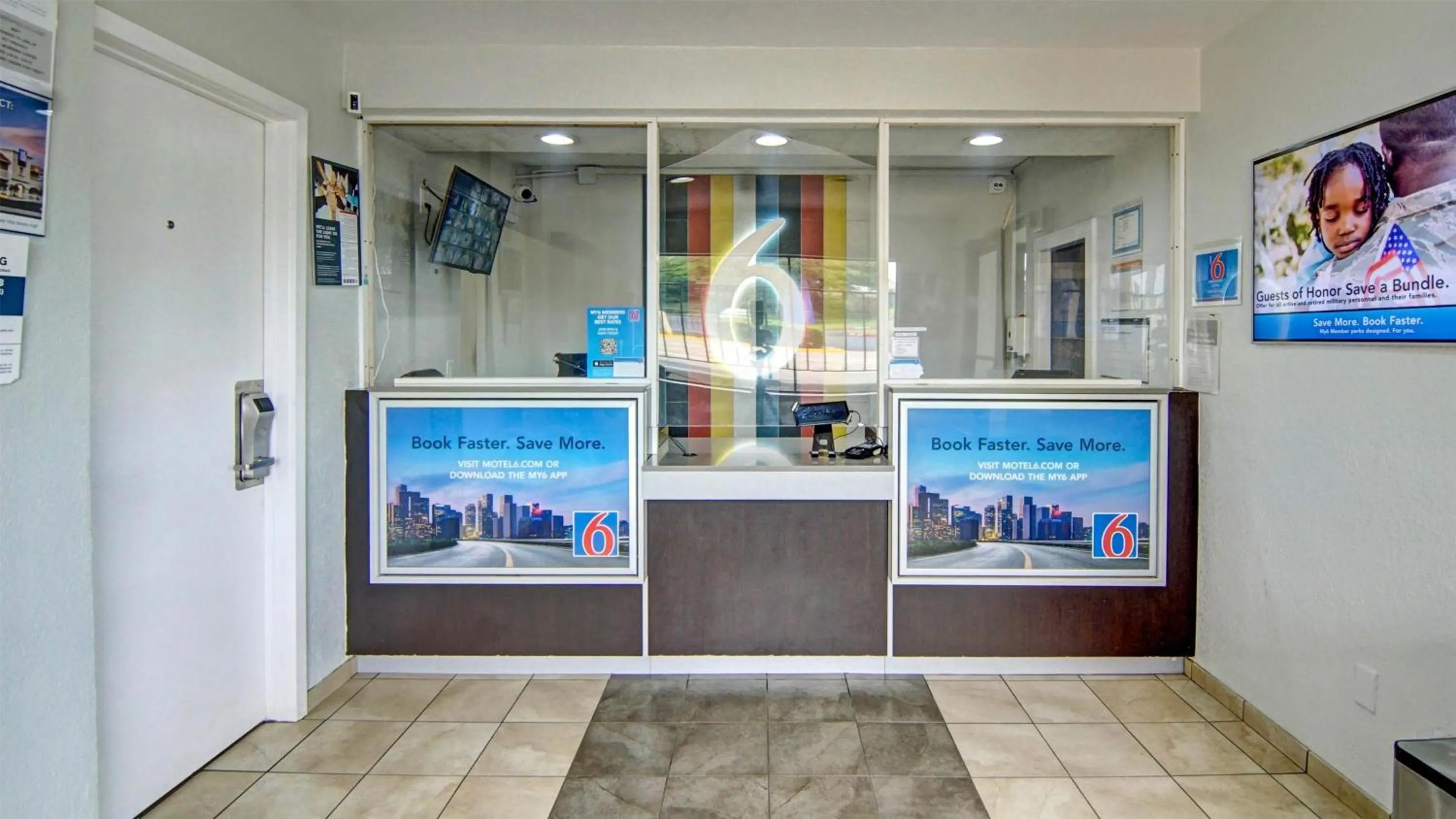 Lobby or reception in Motel 6-Longview, TX