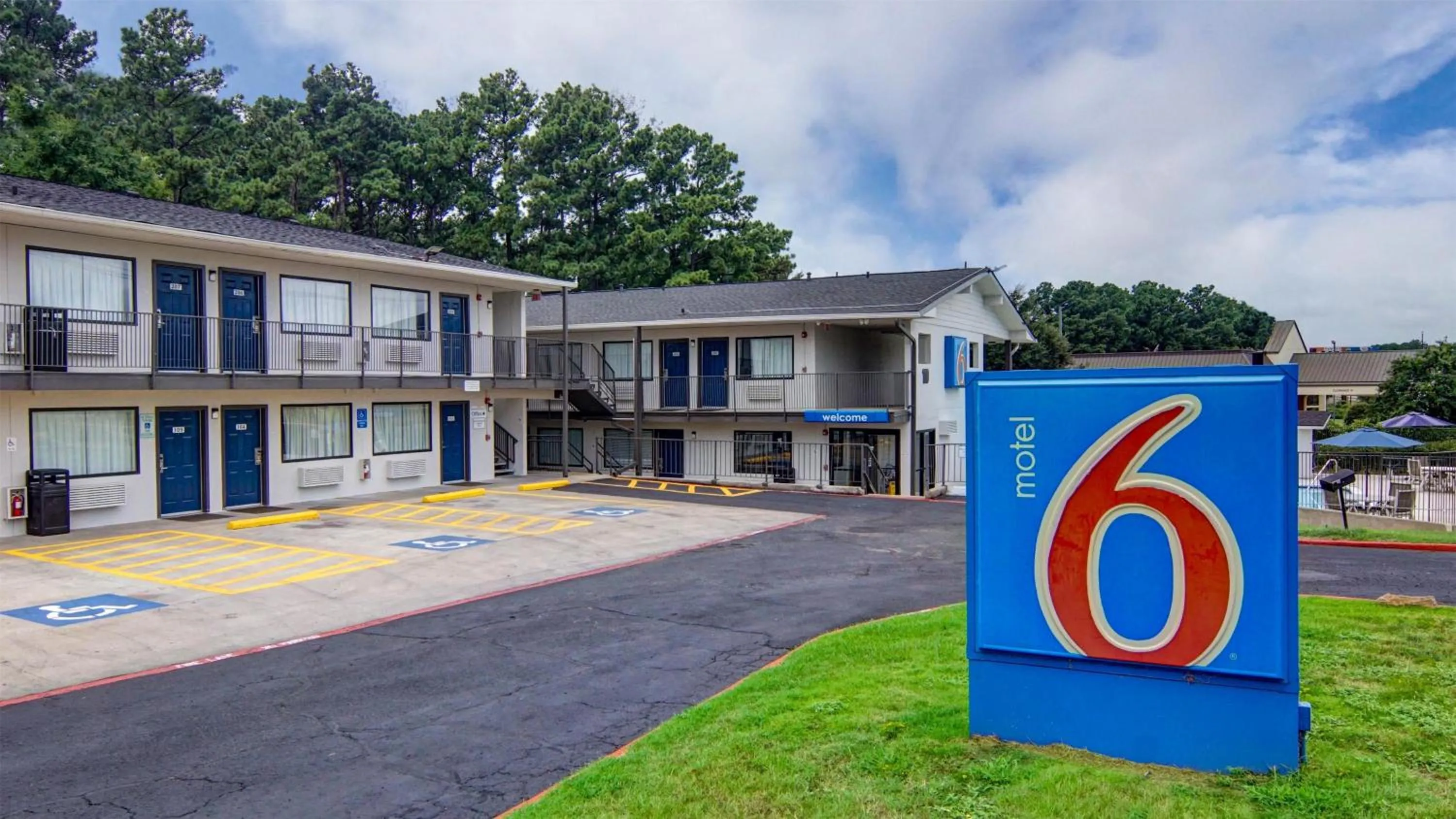 Property building in Motel 6-Longview, TX
