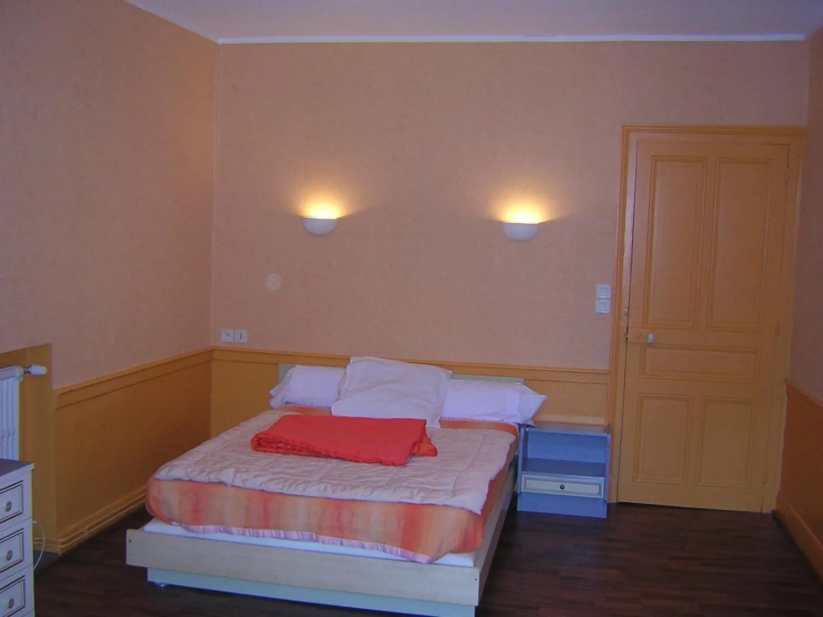 Bed in Joly Saint Sauveur