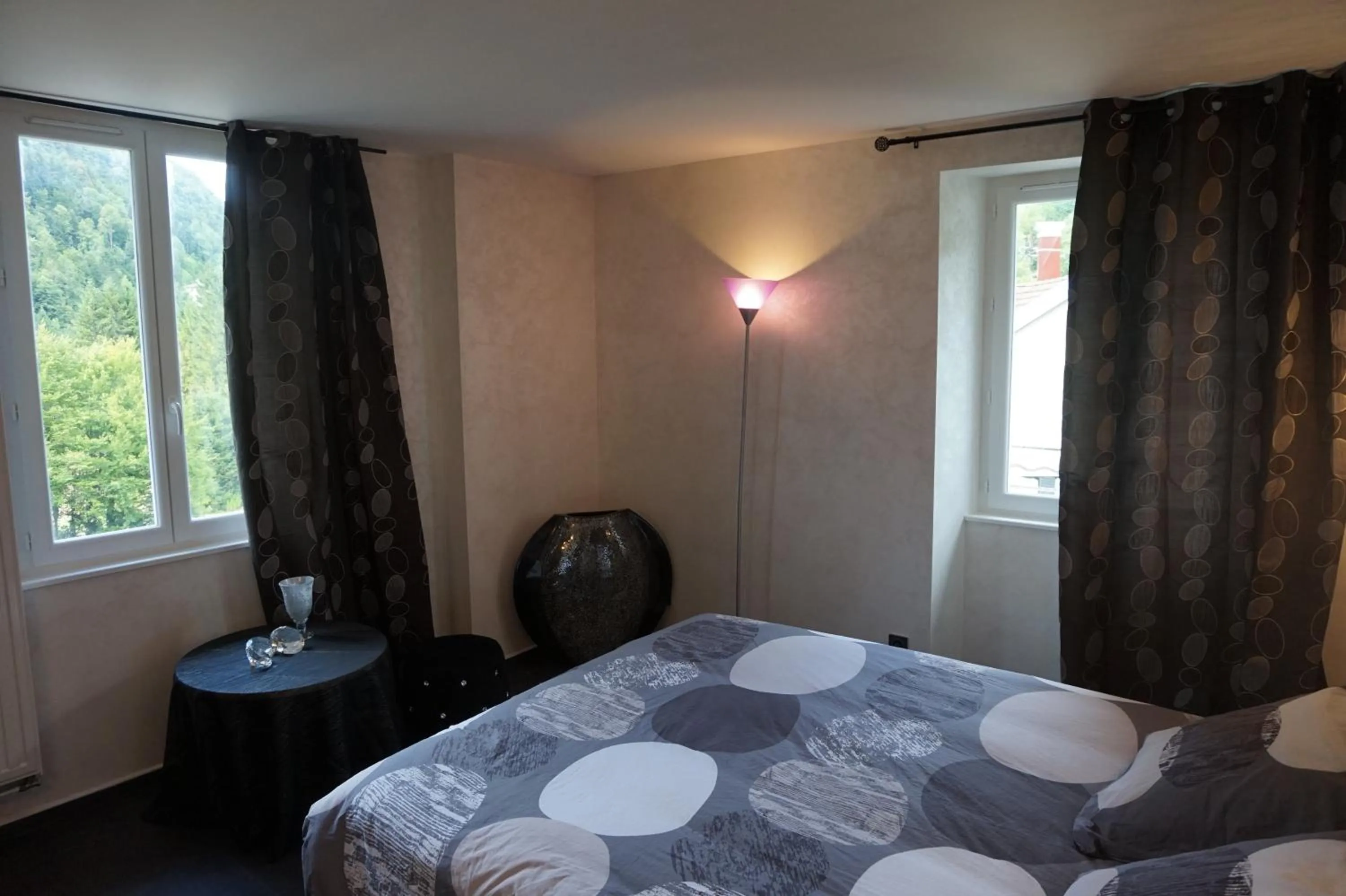 Photo of the whole room, Bed in Joly Saint Sauveur