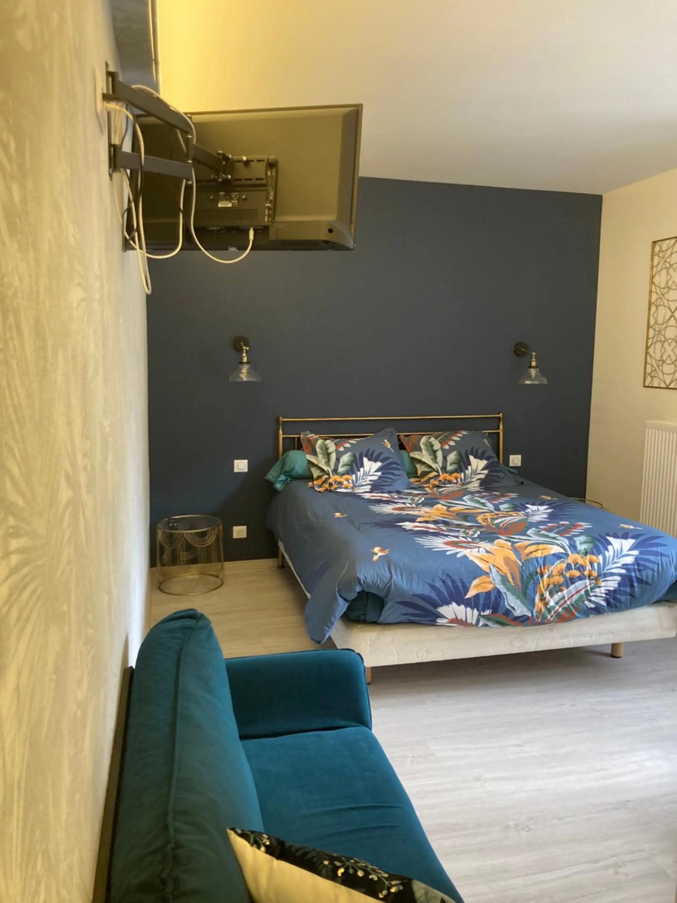 Bed in Joly Saint Sauveur