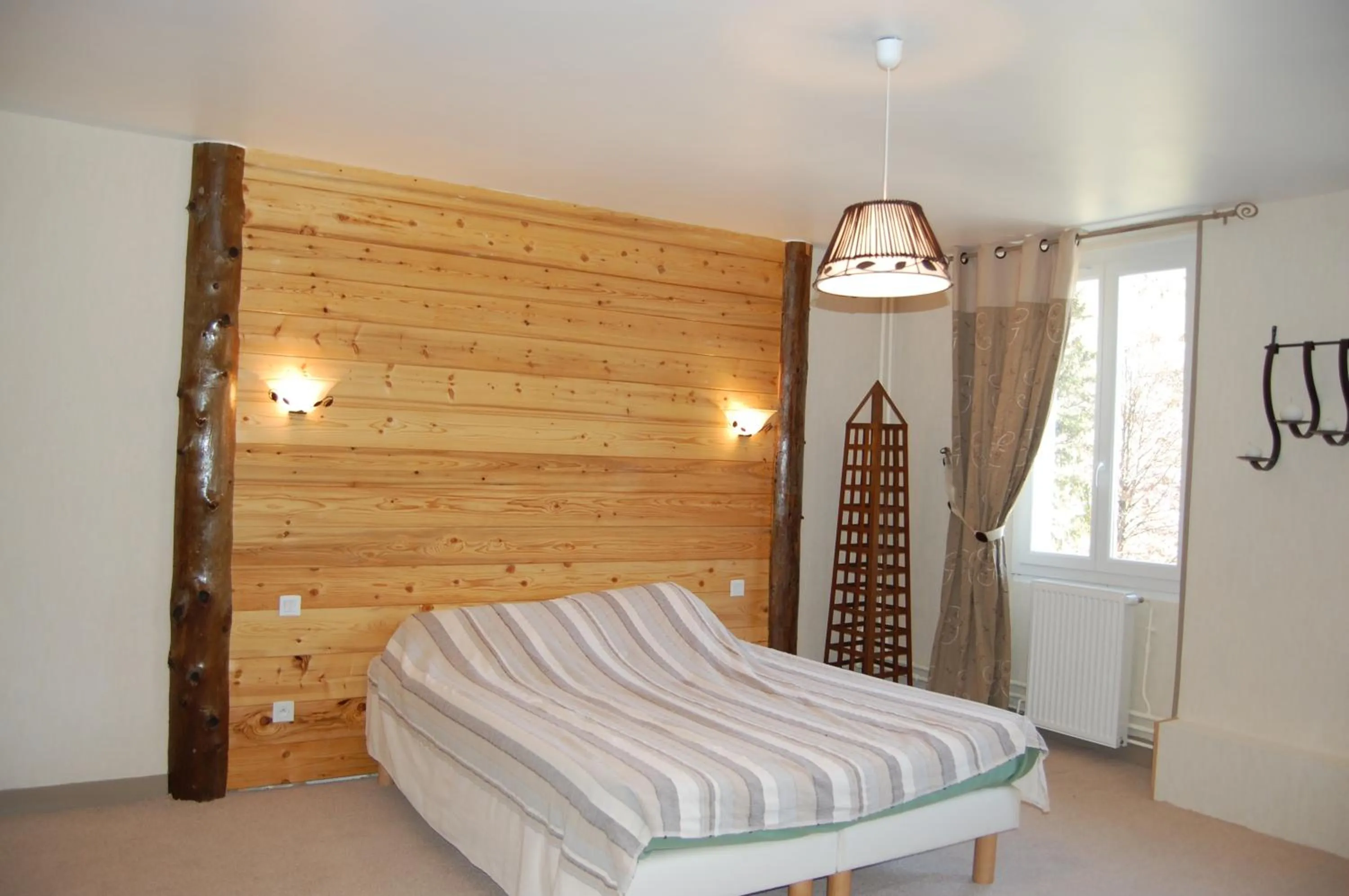 Photo of the whole room, Bed in Joly Saint Sauveur