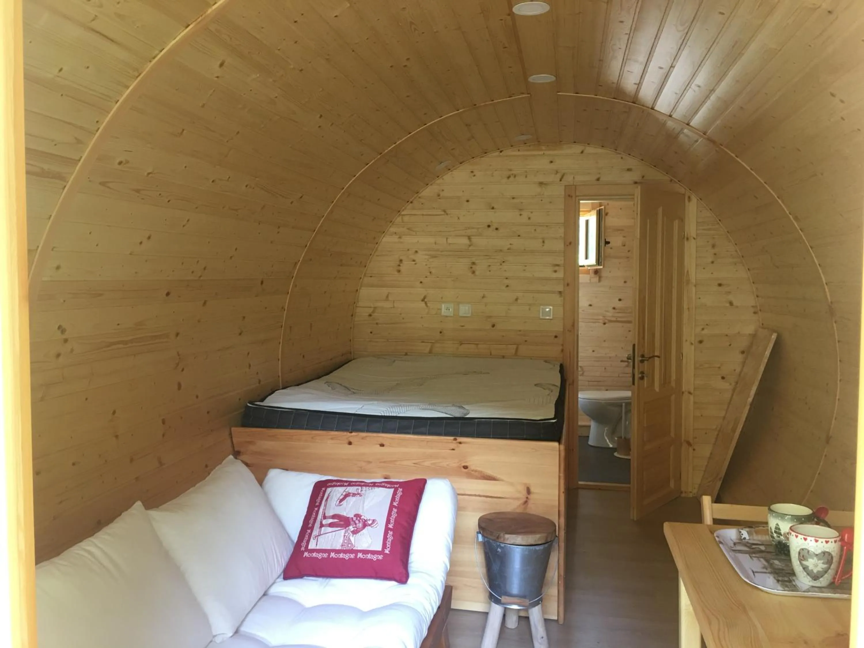 Photo of the whole room, Bed in Joly Saint Sauveur