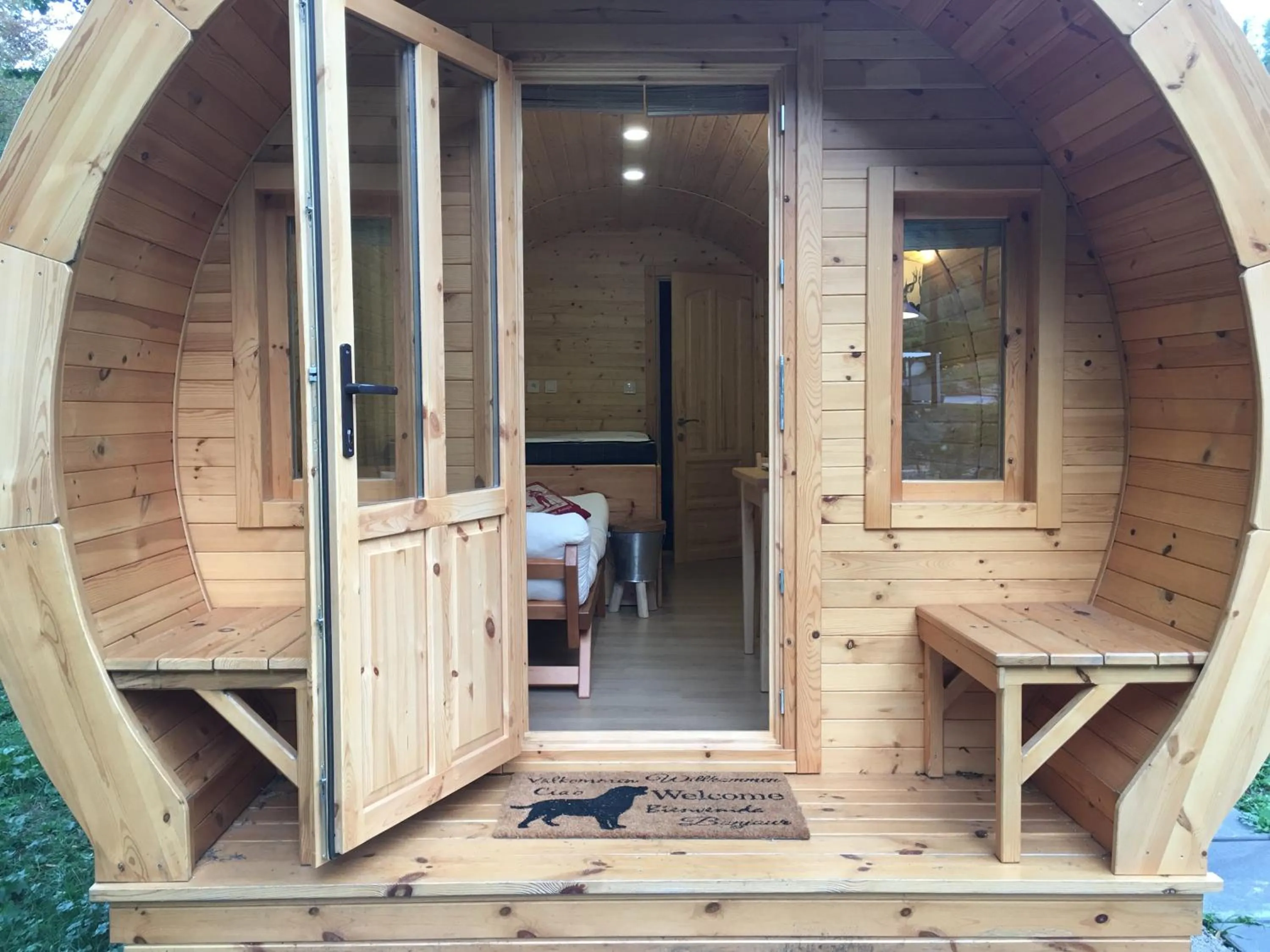 Facade/entrance in Joly Saint Sauveur
