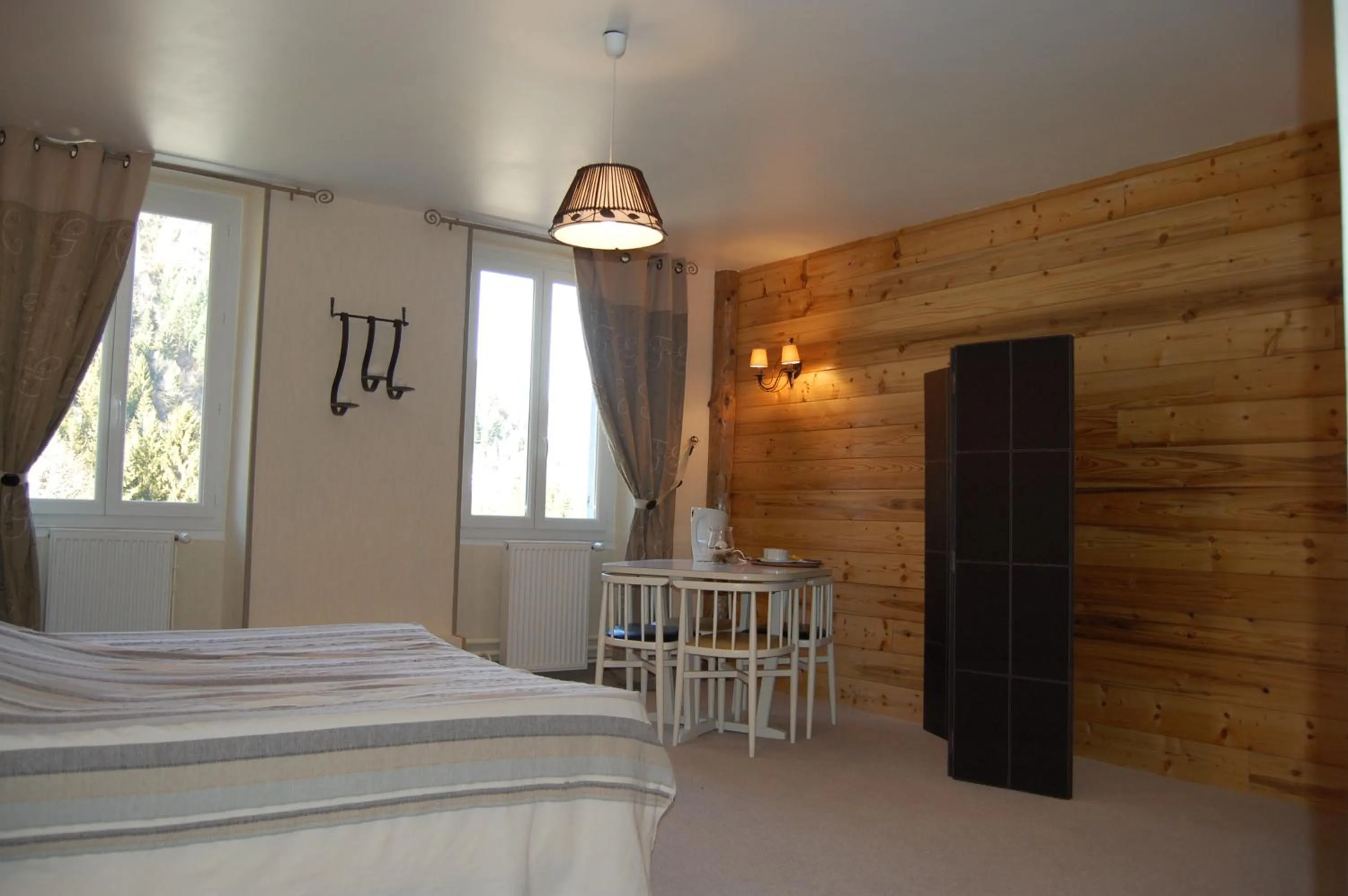 Bed in Joly Saint Sauveur