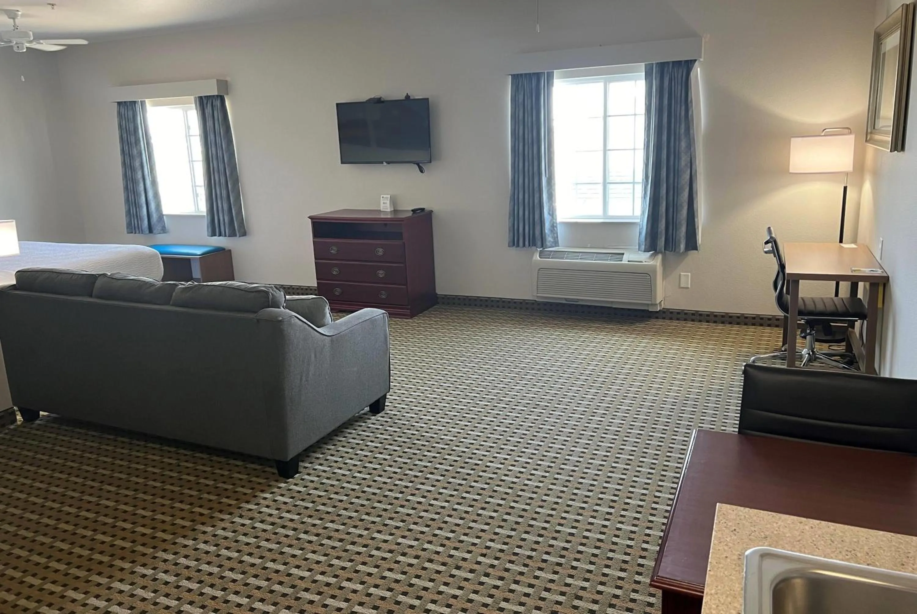 Photo of the whole room in Days Inn & Suites by Wyndham Columbus NE