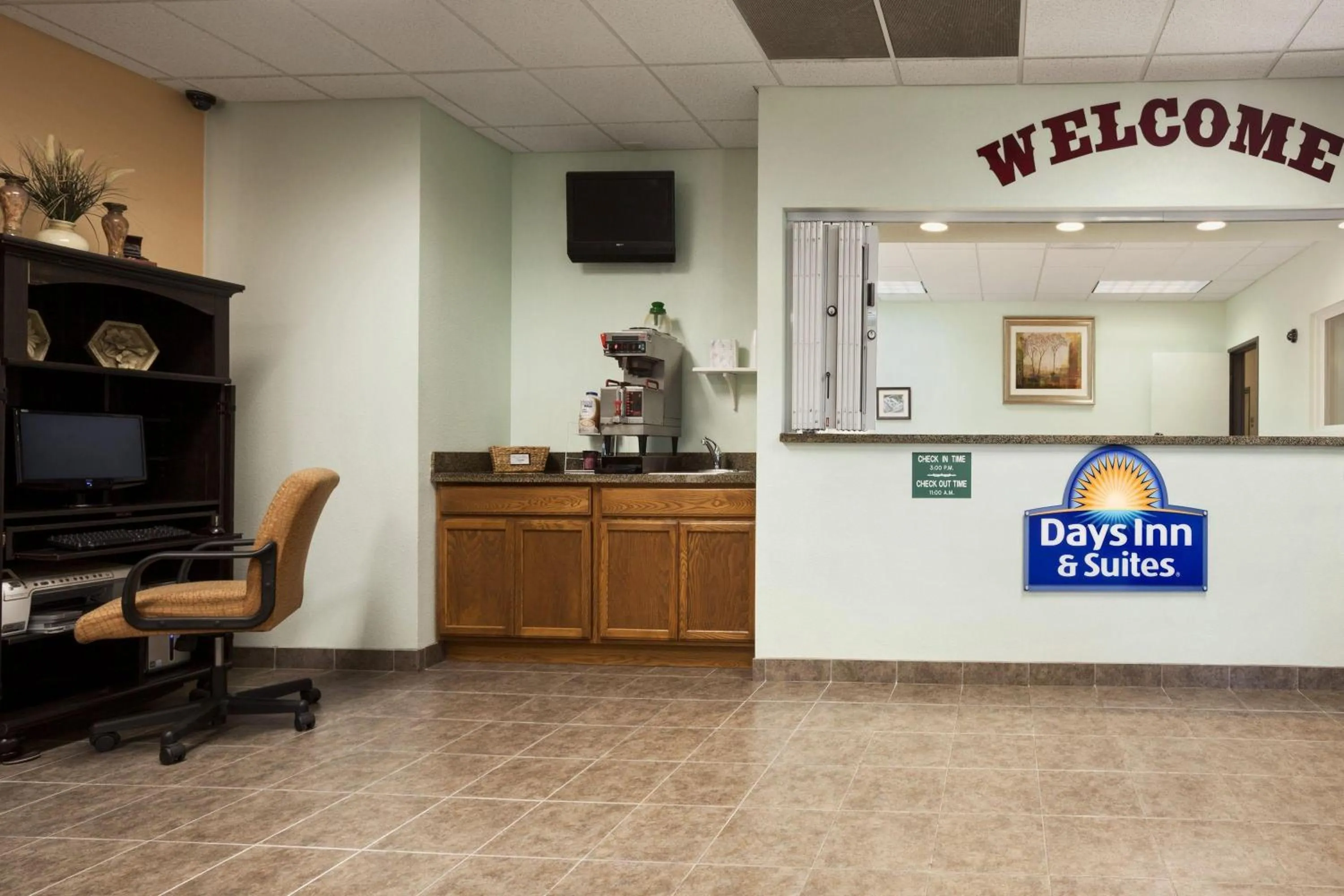 Lobby or reception in Days Inn & Suites by Wyndham Columbus NE