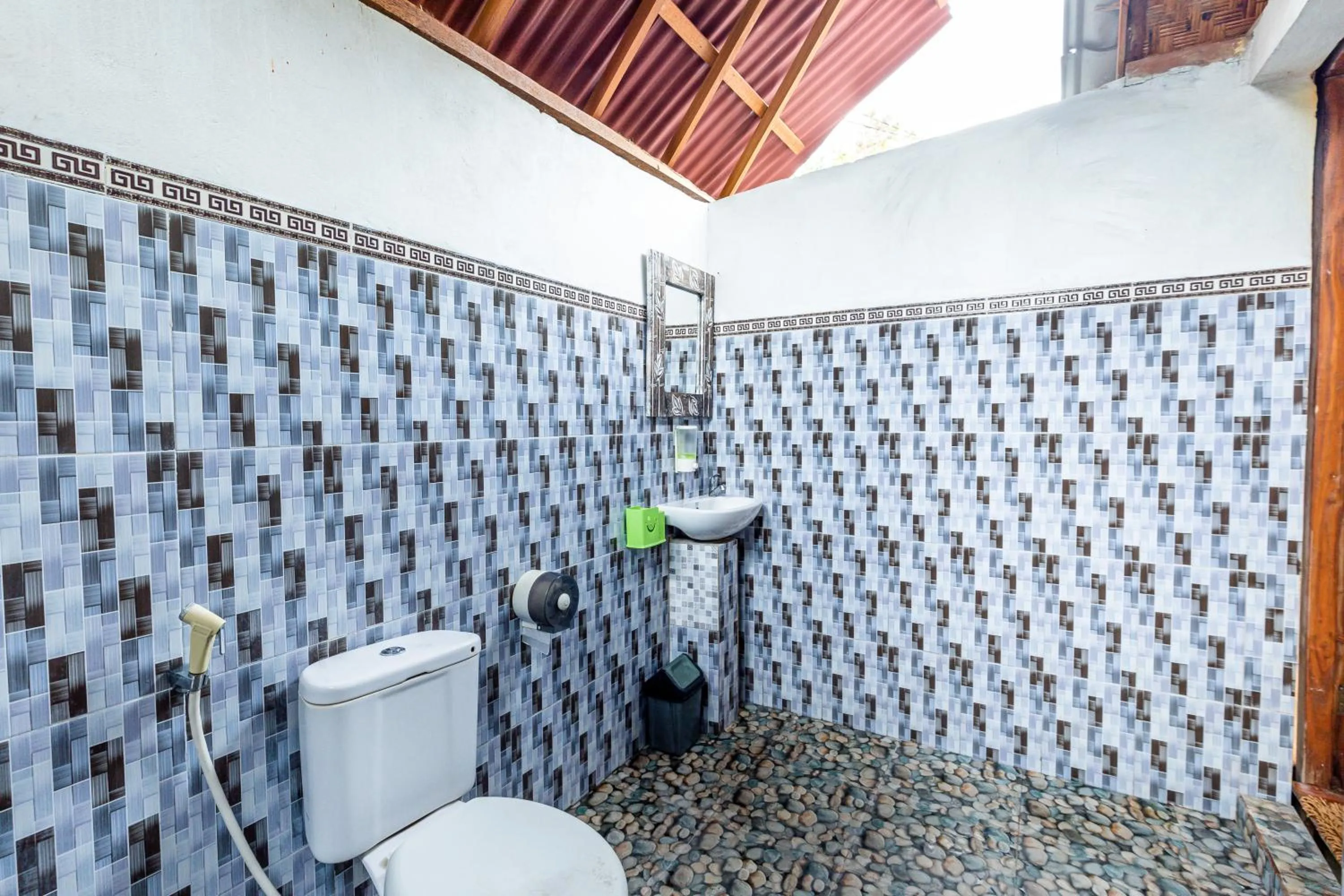 Toilet in Kubu Sental Cottage