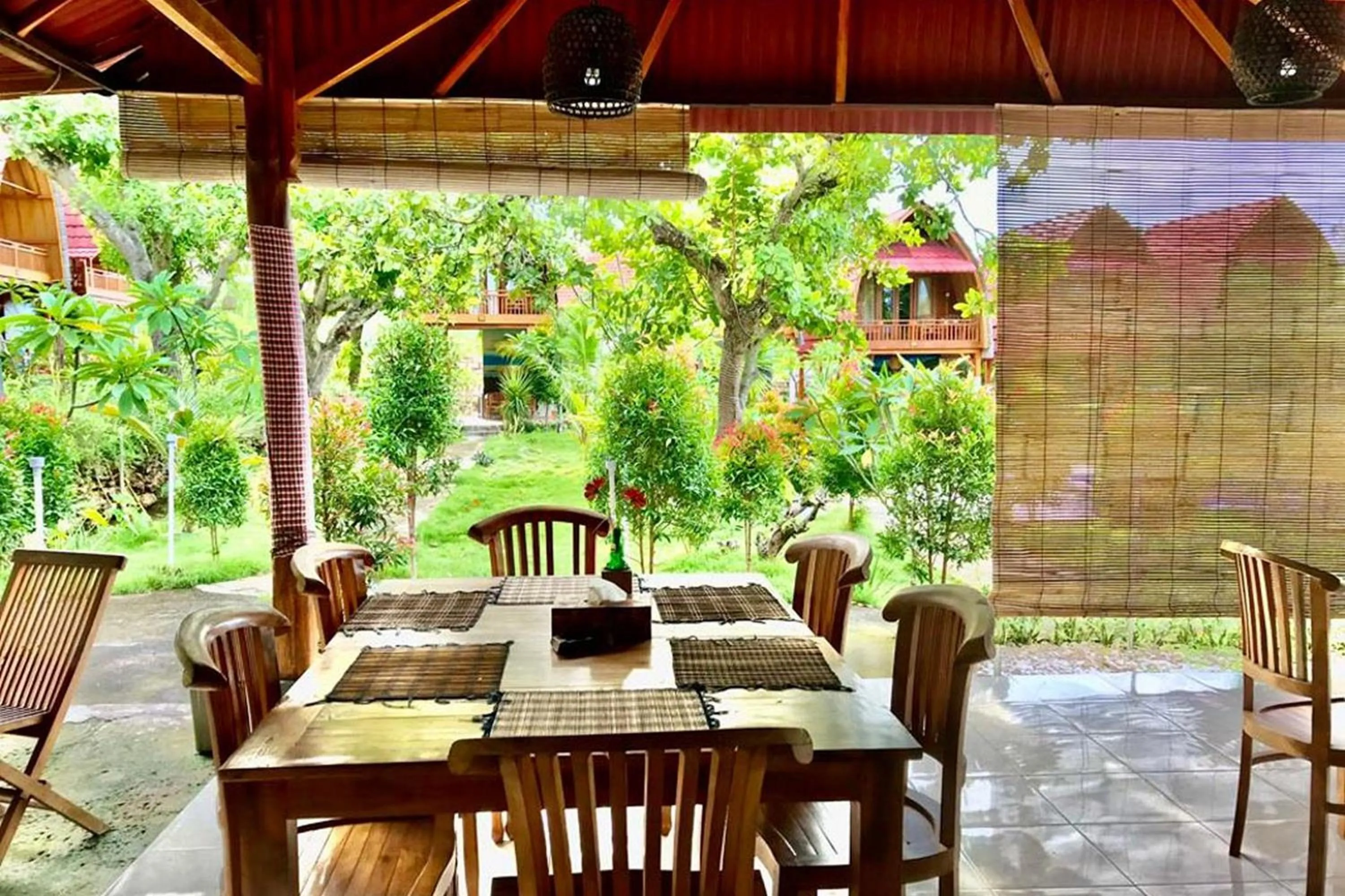 Restaurant/places to eat in Kubu Sental Cottage