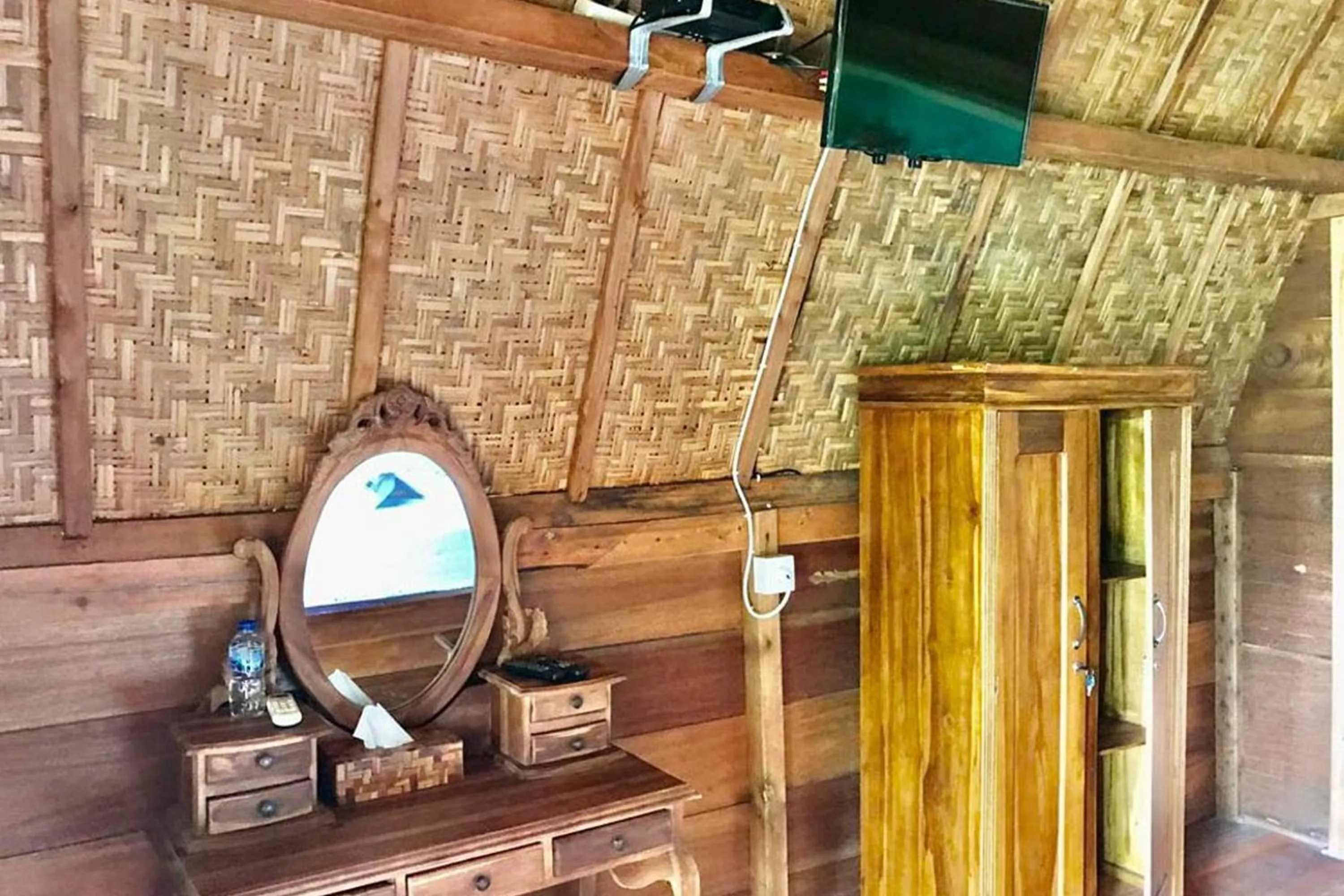 Communal lounge/ TV room in Kubu Sental Cottage