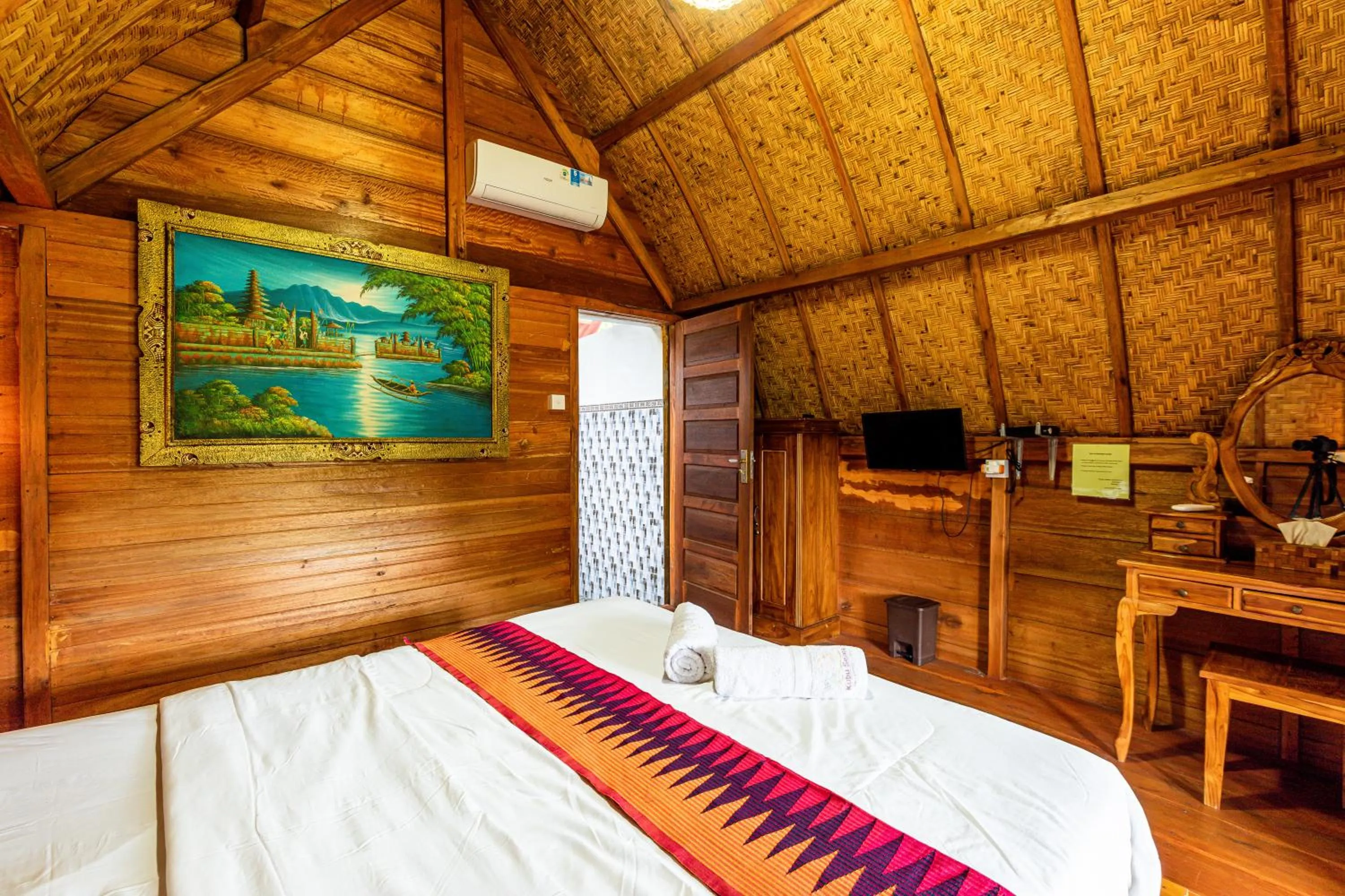 Photo of the whole room, Bed in Kubu Sental Cottage