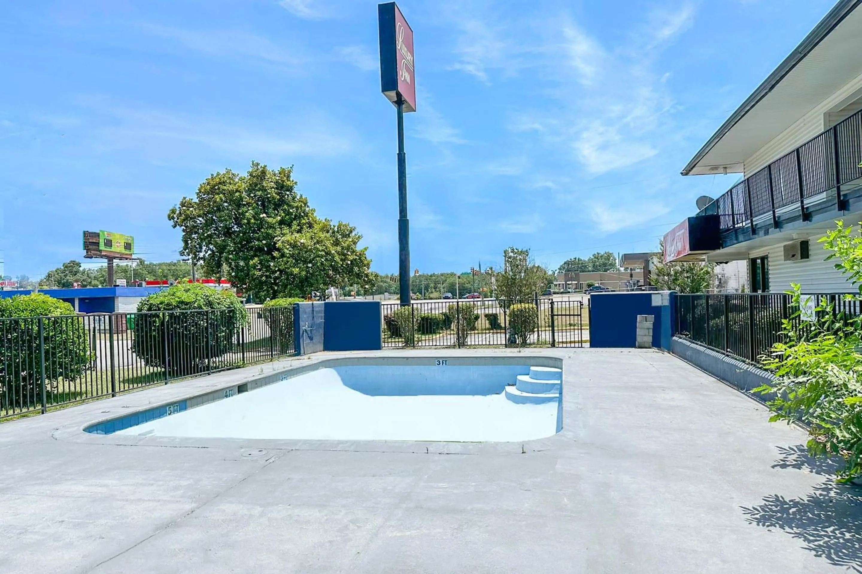 Facade/entrance in Luxury Inn By OYO Albany