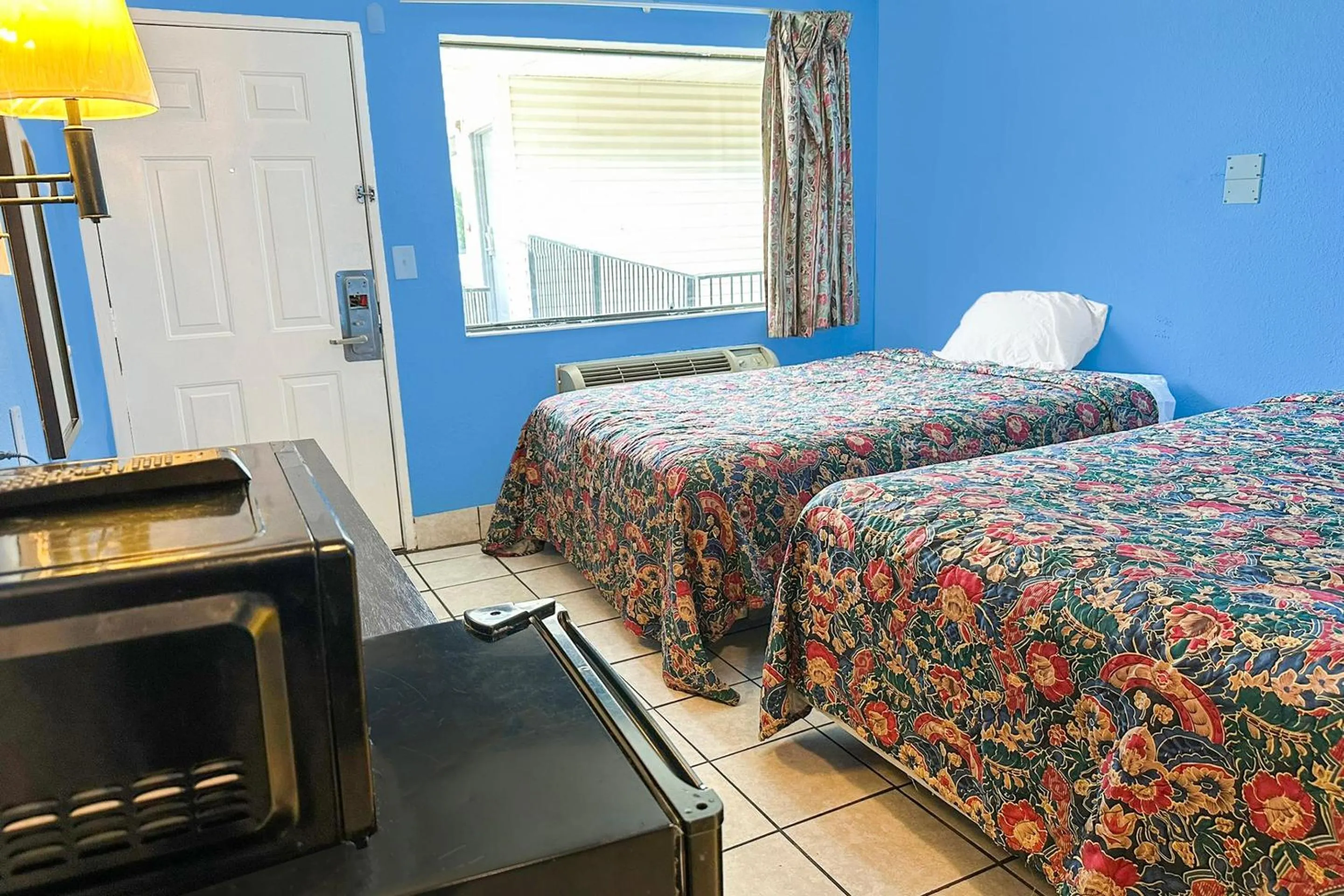 Bedroom, Bed in Luxury Inn By OYO Albany