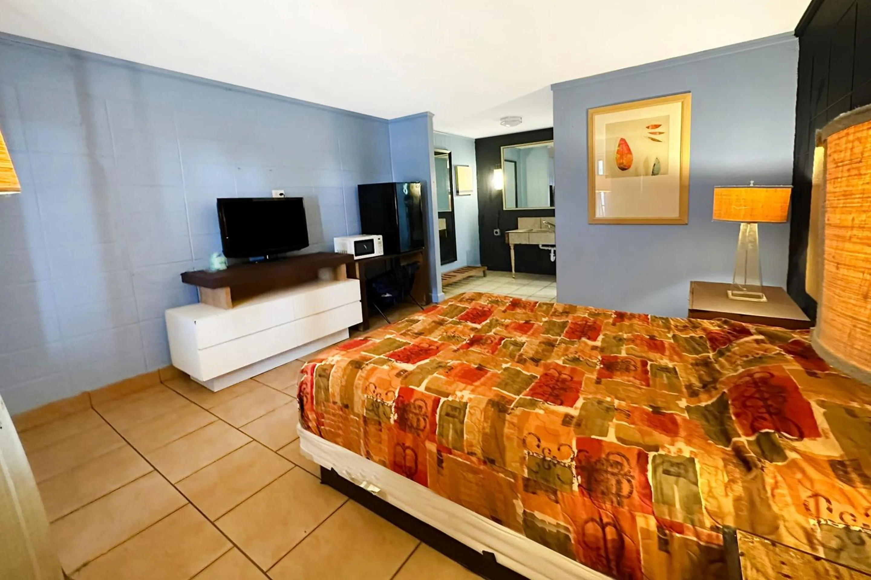 Bedroom, Bed in Luxury Inn By OYO Albany