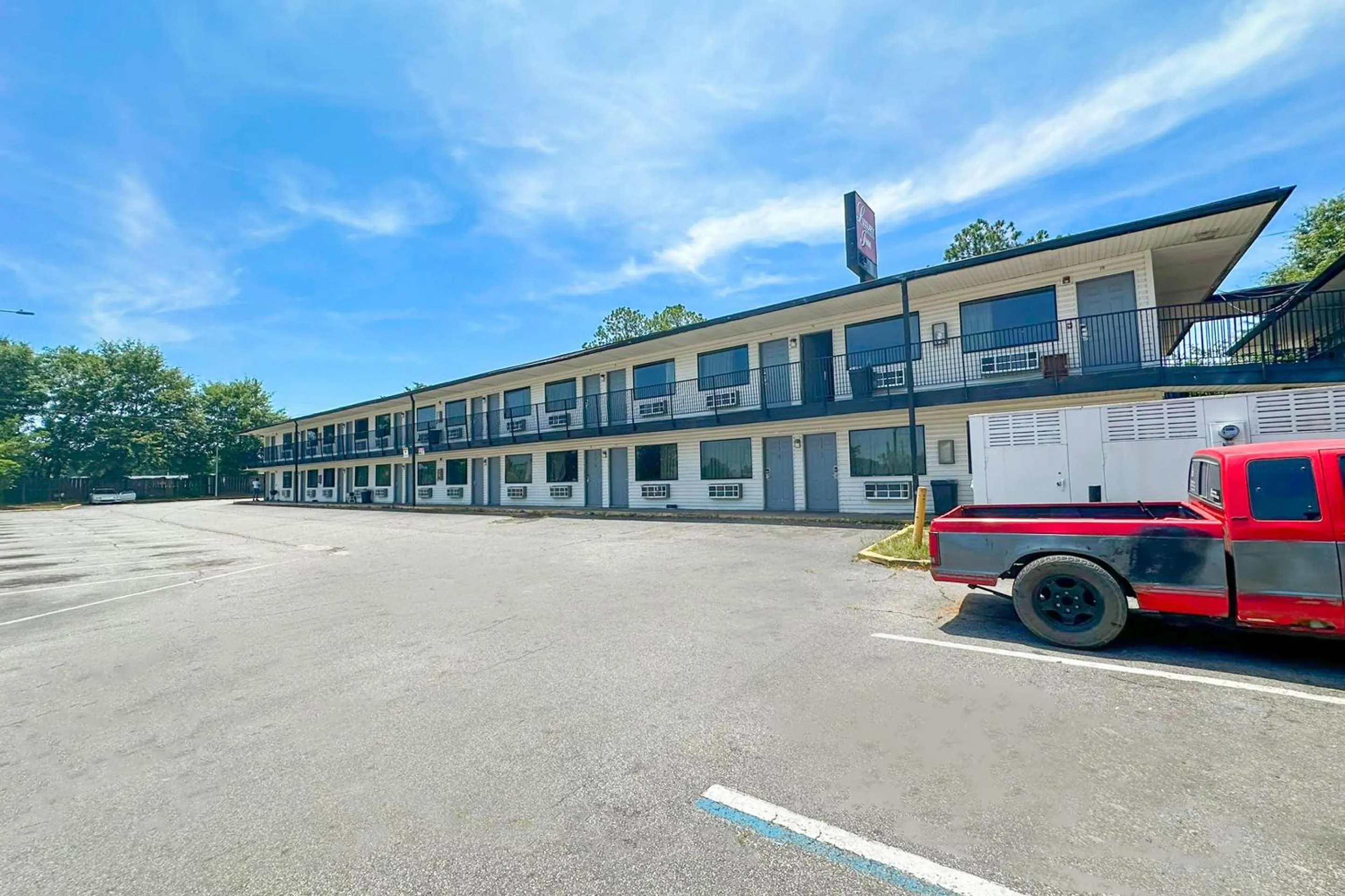 Facade/entrance in Luxury Inn By OYO Albany