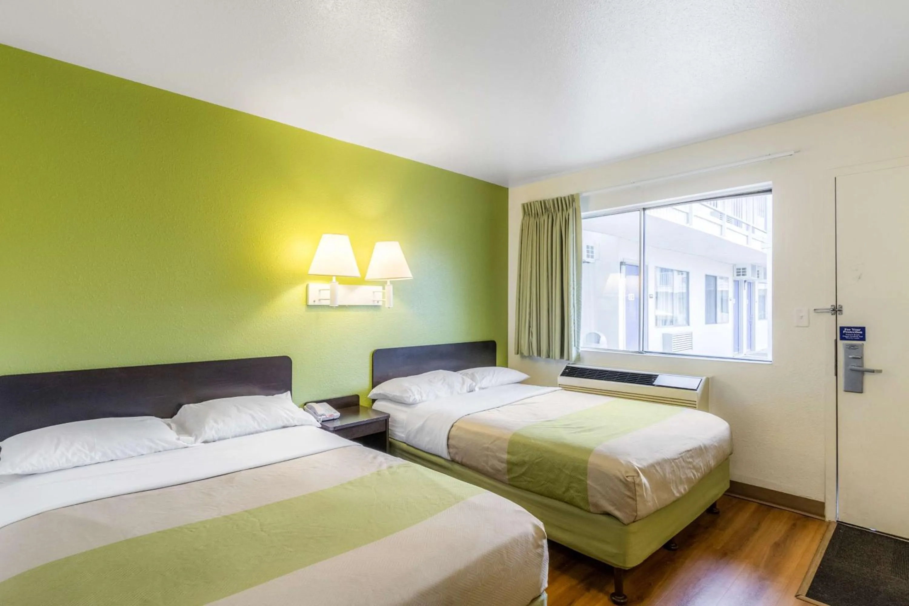 Photo of the whole room, Bed in Motel 6-Green Bay, WI