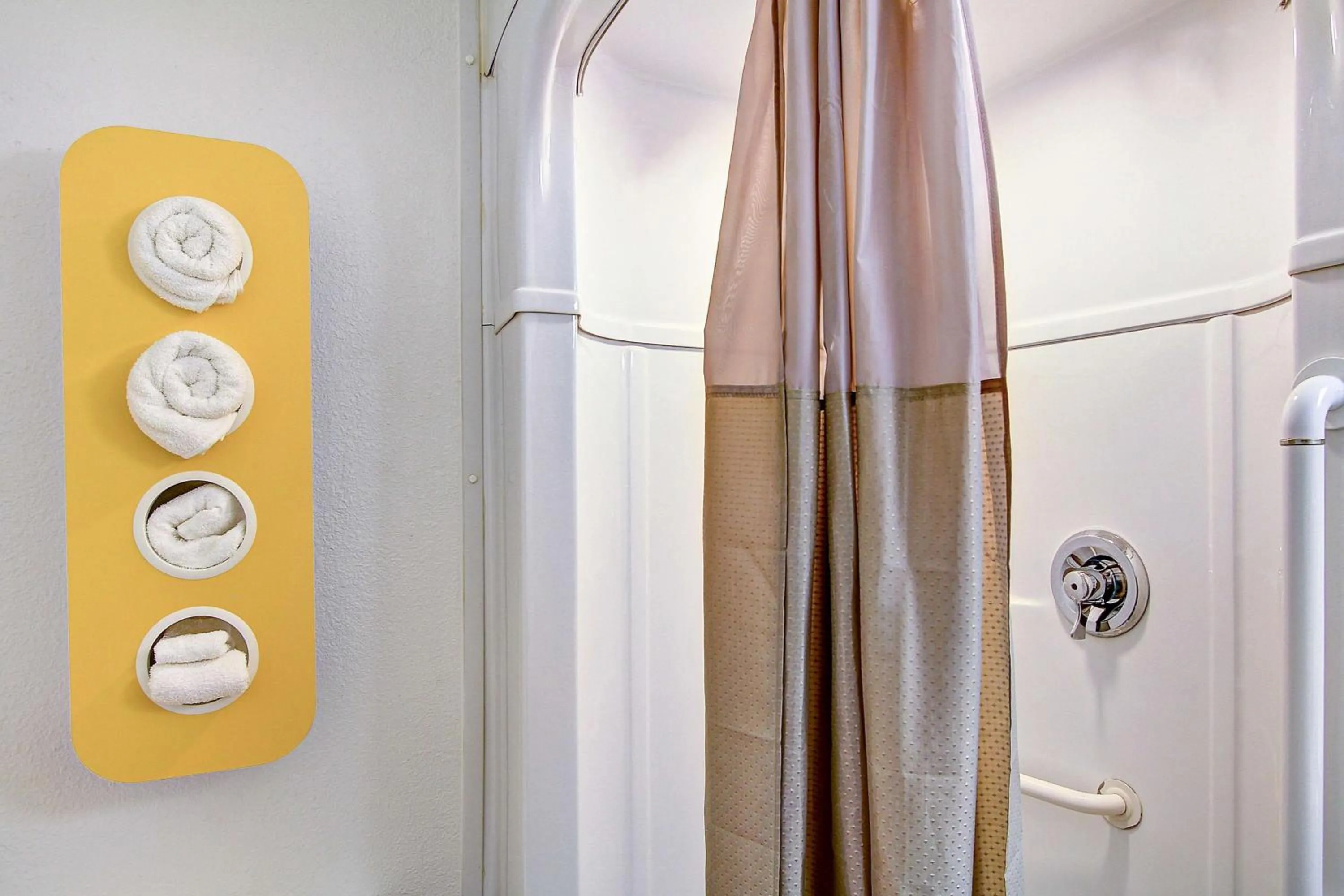 Bathroom in Motel 6-Green Bay, WI