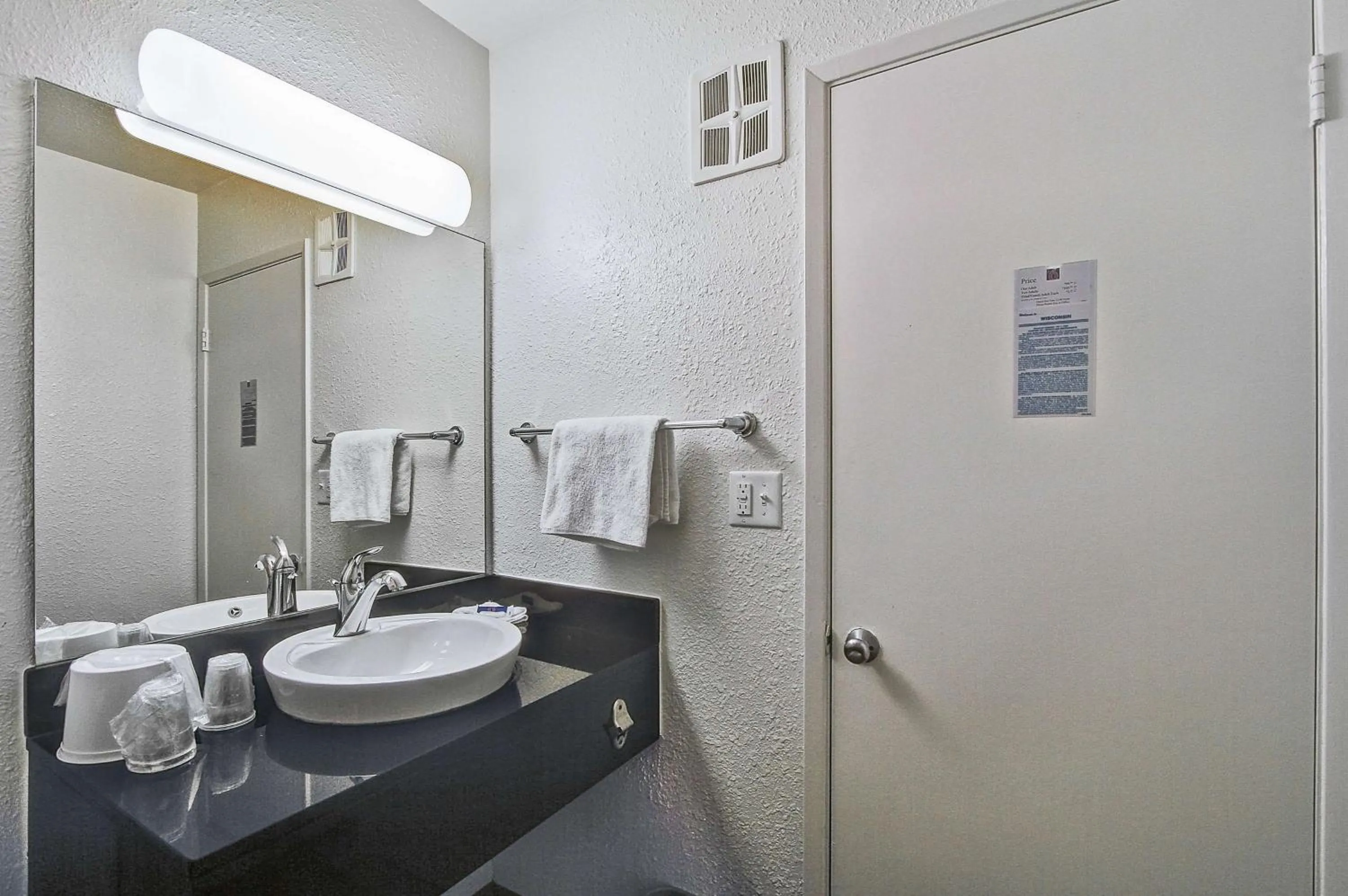 Bathroom in Motel 6-Green Bay, WI