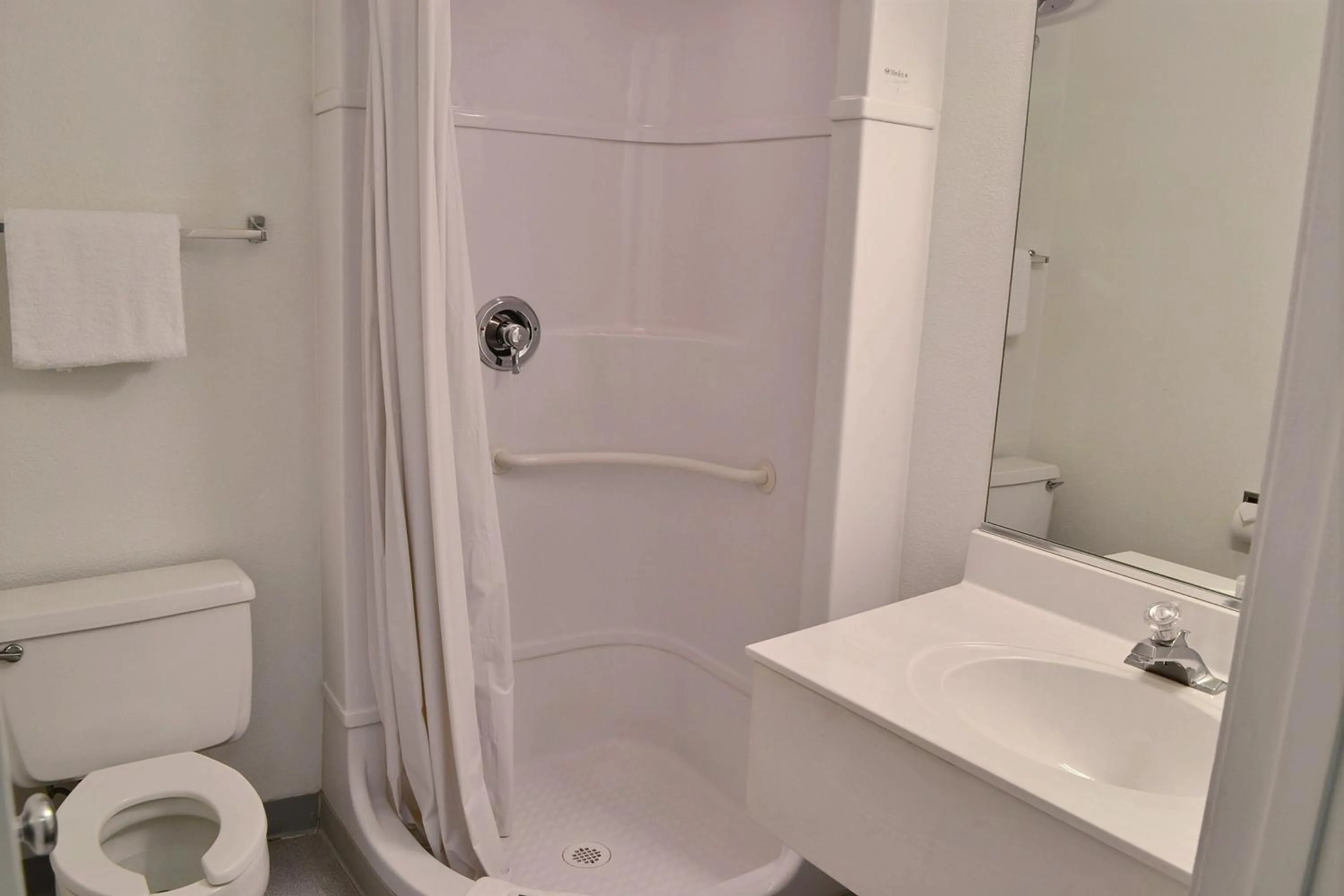 Bathroom in Motel 6-Billings, MT - South