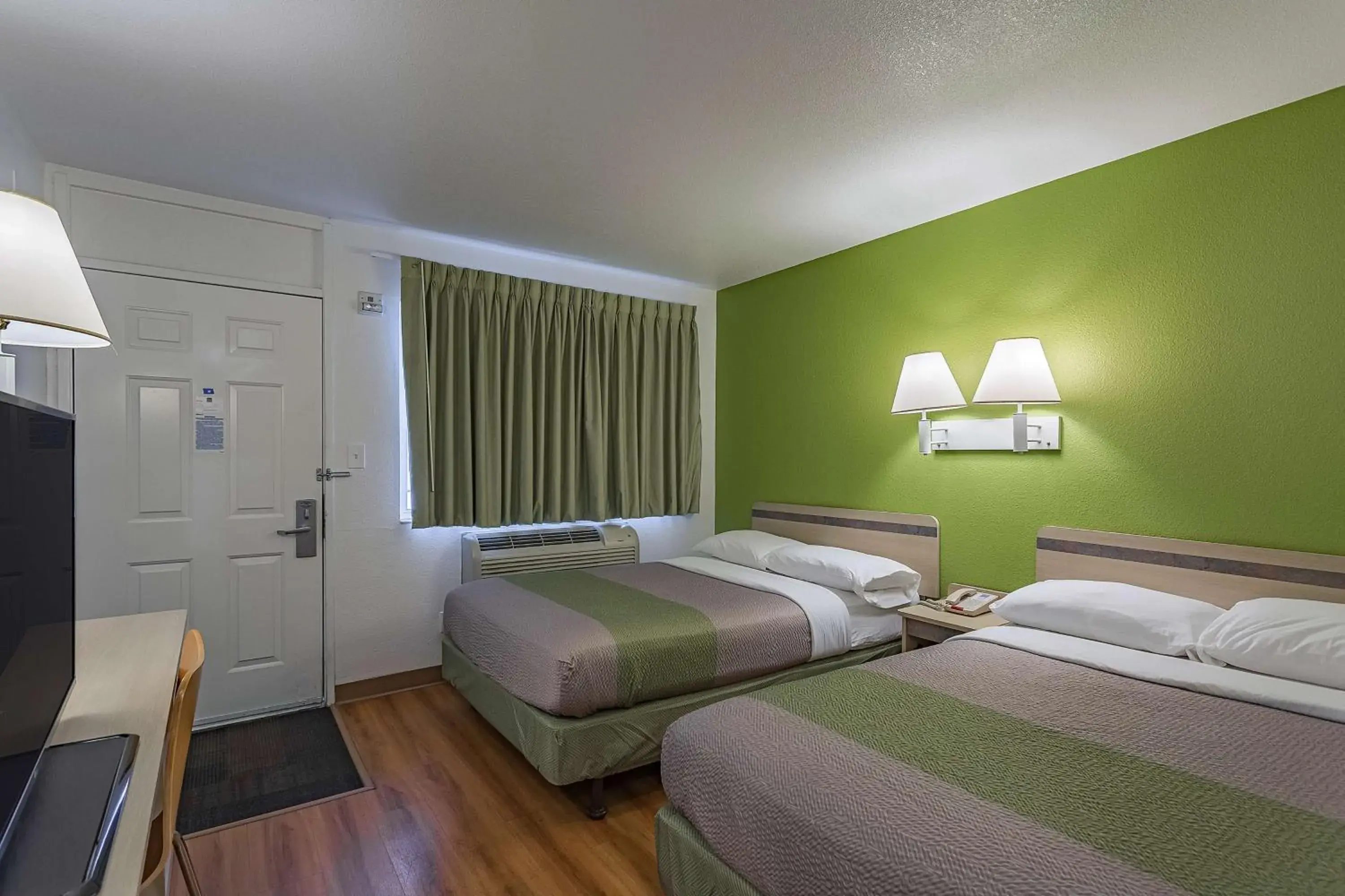 Quadruple Room - single occupancy in Motel 6-Billings, MT - South Quadruple Room - single occupancy in Motel 6-Billings, MT - South