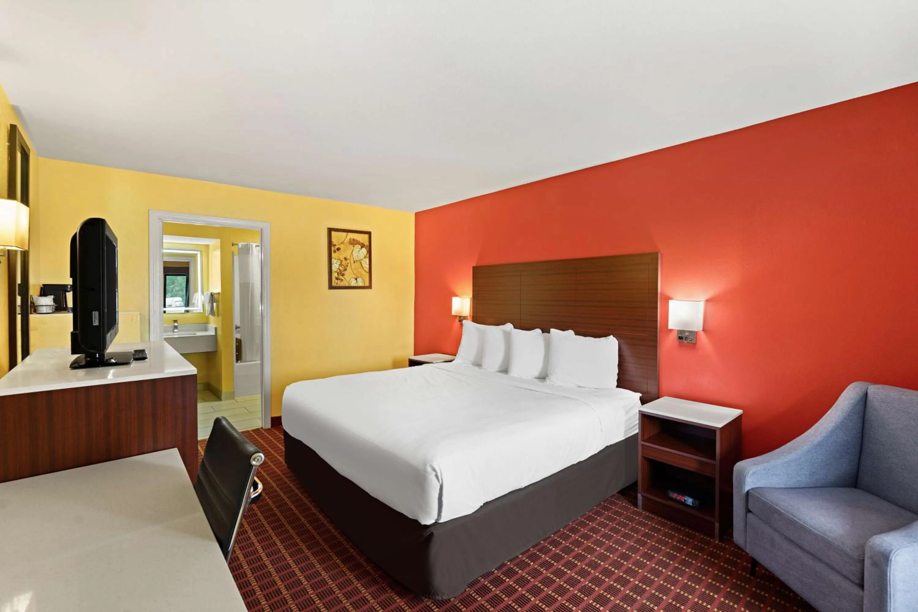 Bedroom, Bed in SureStay by Best Western Gulfport