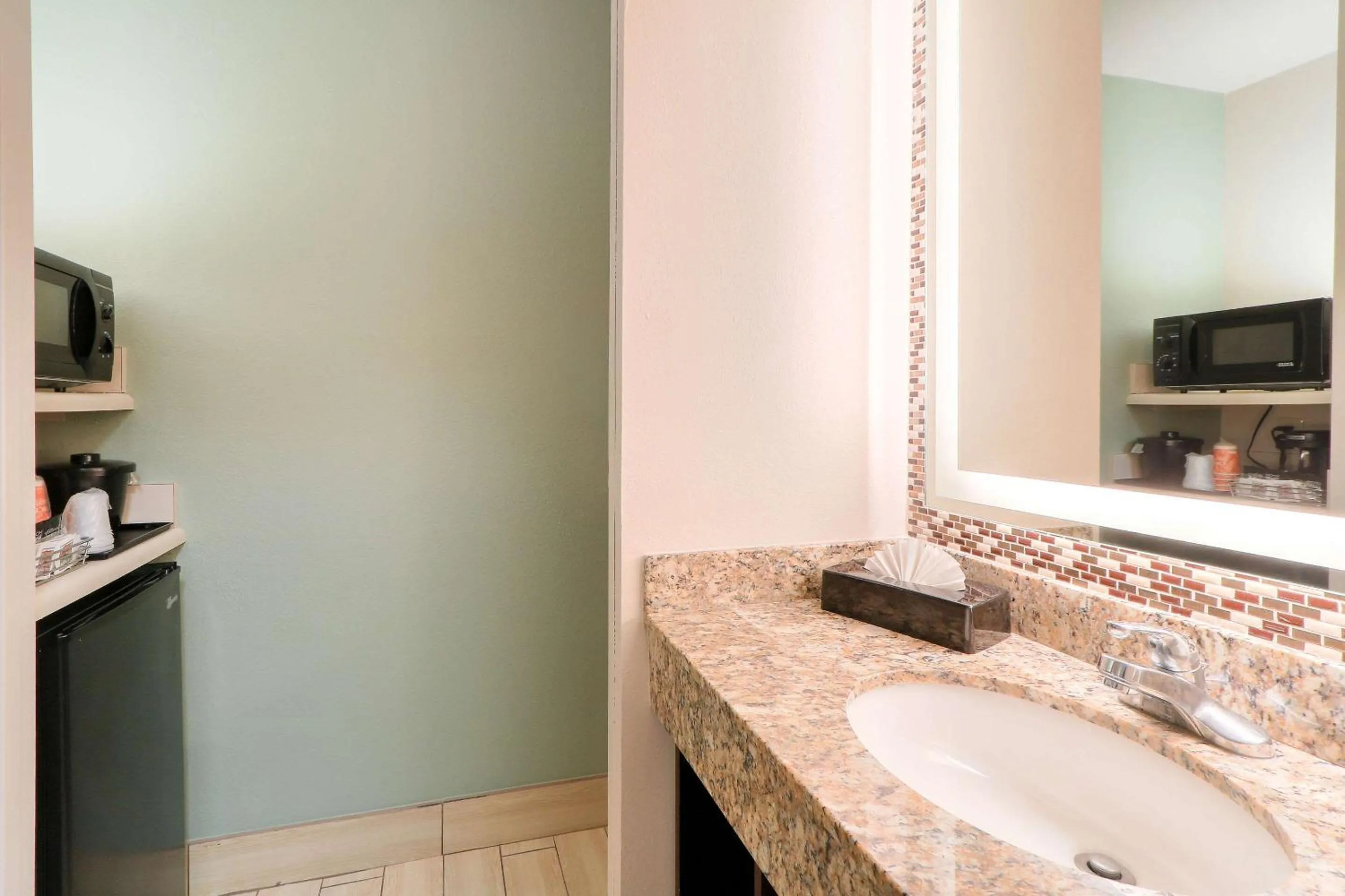 Bedroom in Quality Inn Near the Island Pigeon Forge