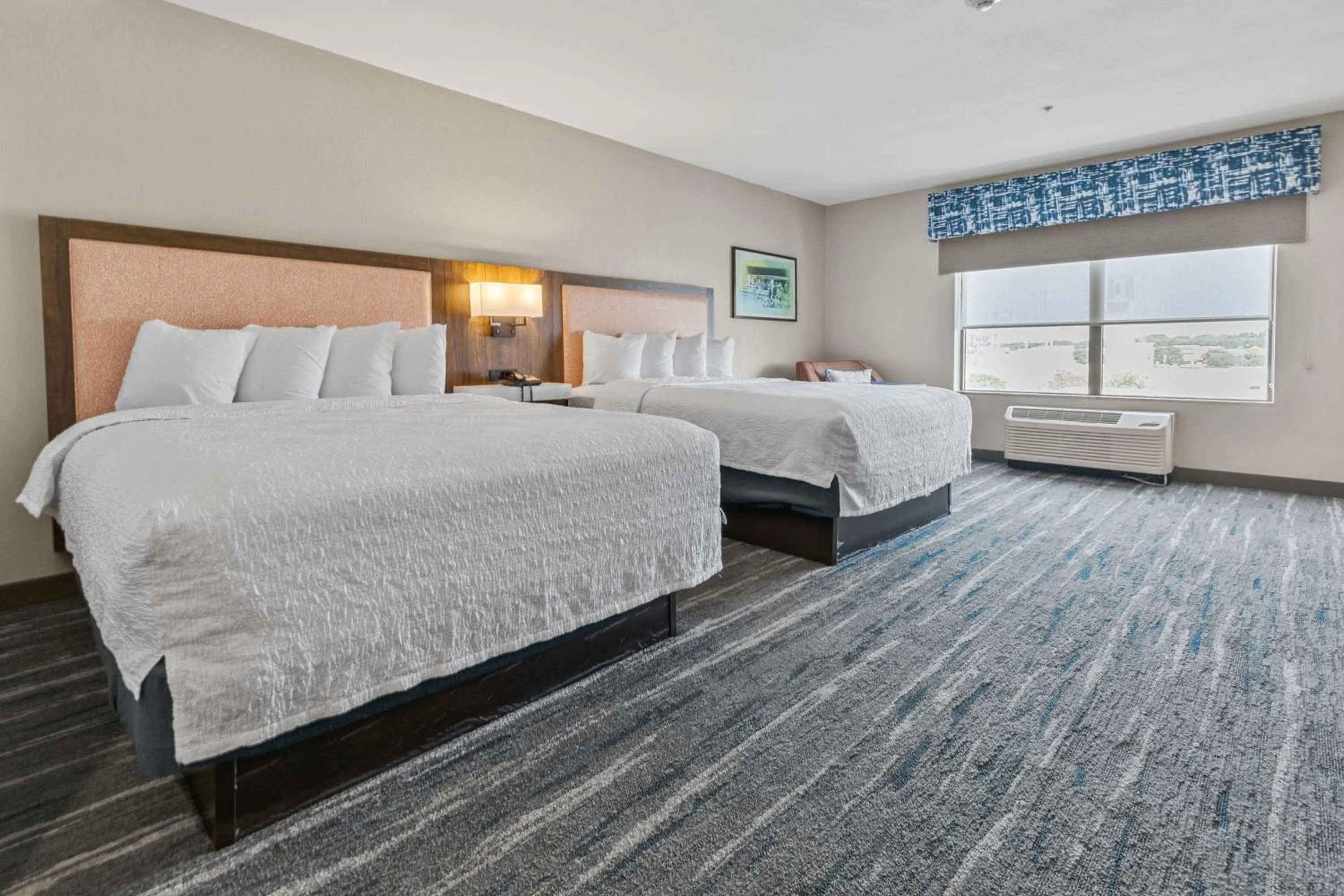 Bed in Hampton Inn & Suites Selma-San Antonio/Randolph AFB