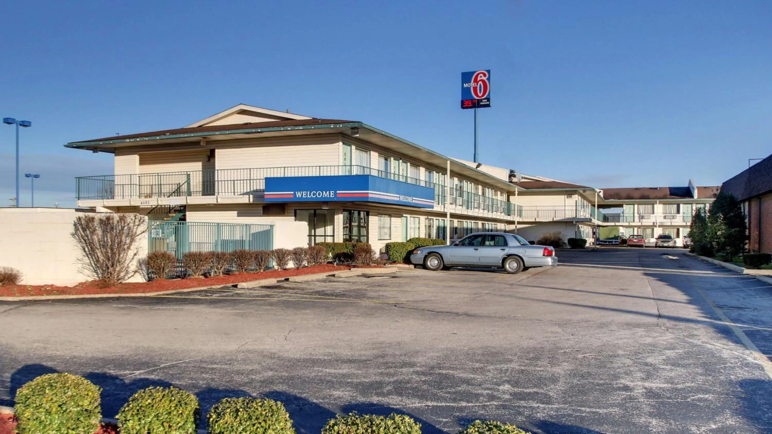 Property building in Motel 6-Owensboro, KY