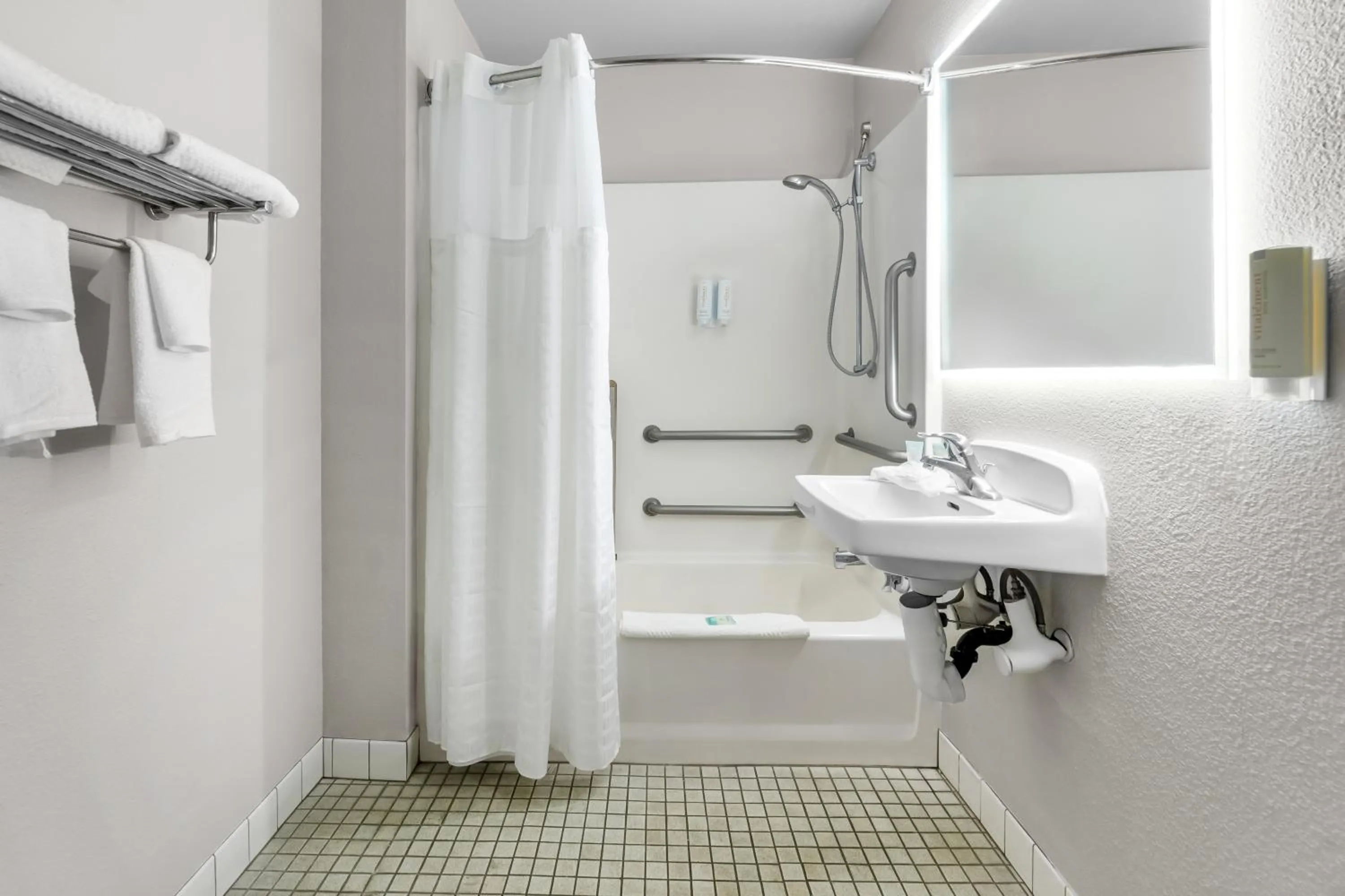 Bathroom in Park Inn by Radisson, Winnemucca