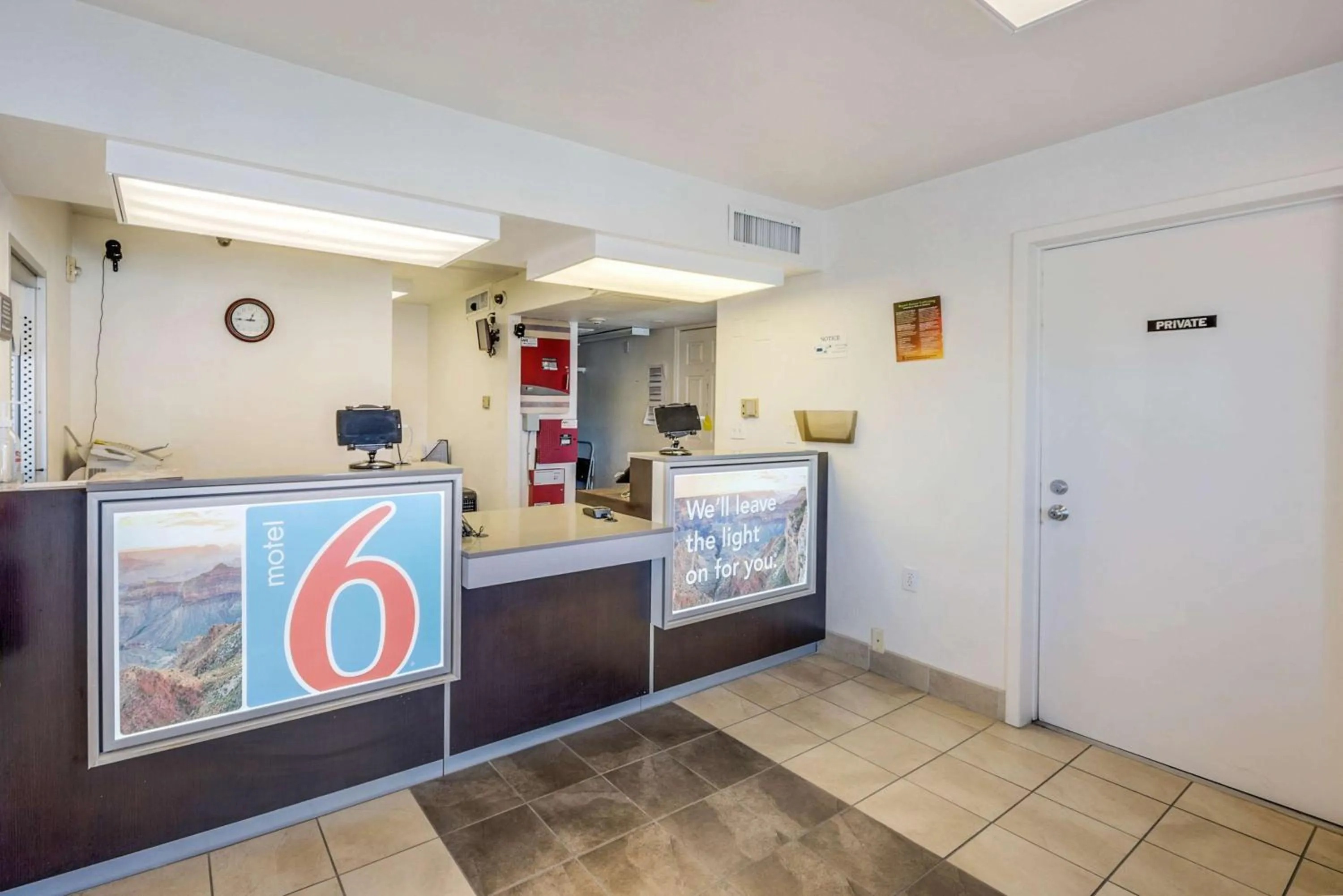 Lobby or reception in Motel 6-Winnemucca, NV