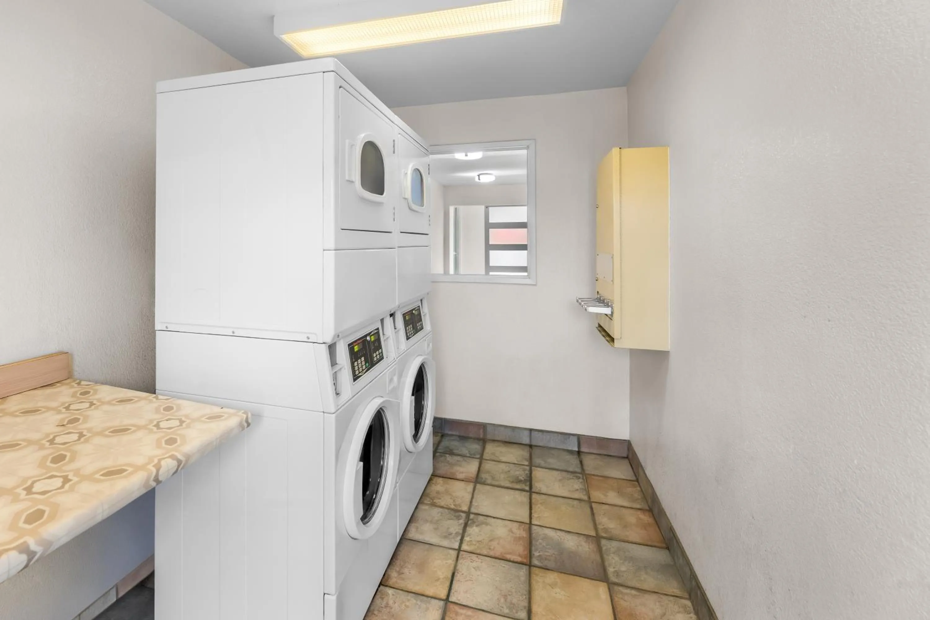 washing machine in Park Inn by Radisson, Winnemucca