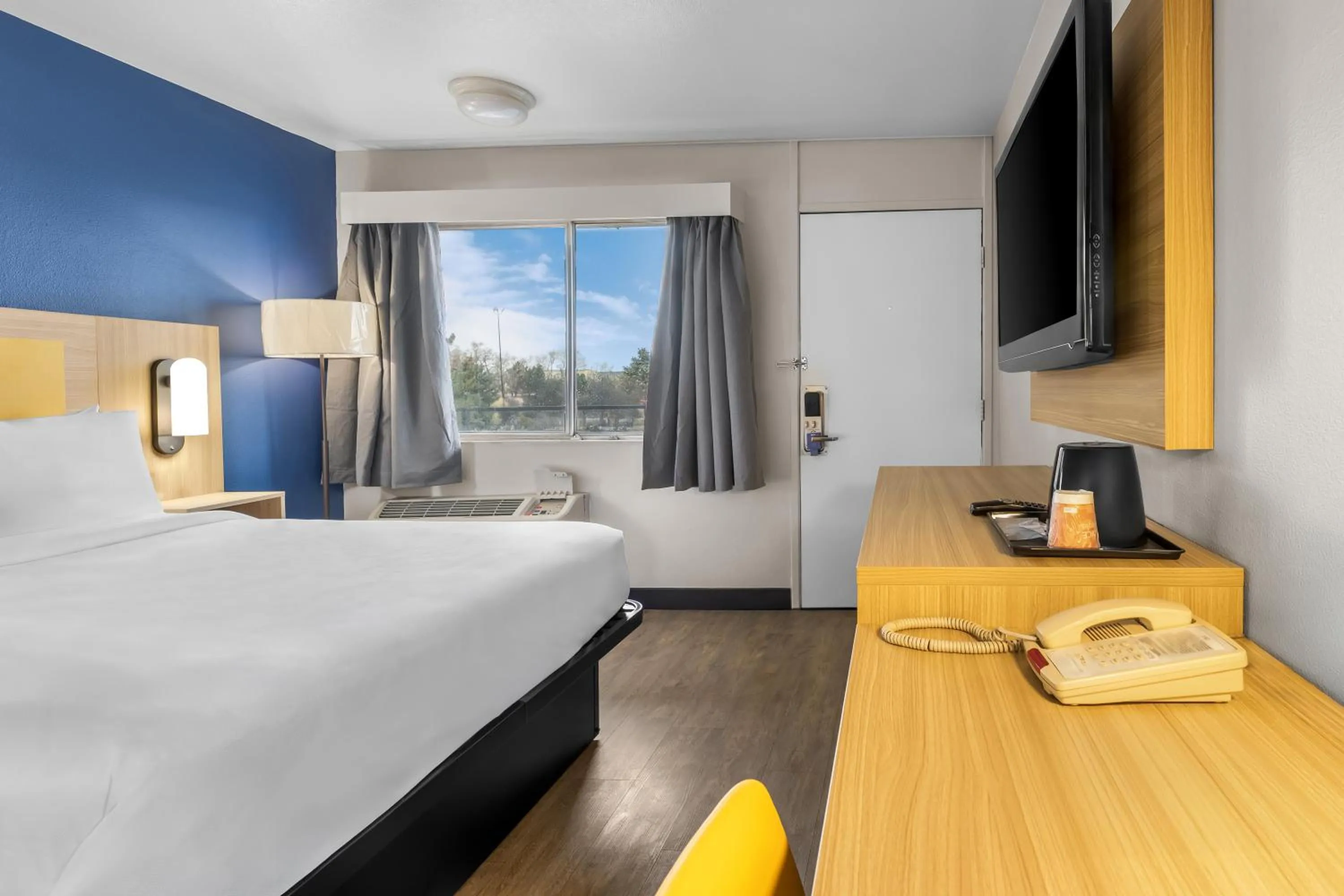 Photo of the whole room, Bed in Park Inn by Radisson, Winnemucca