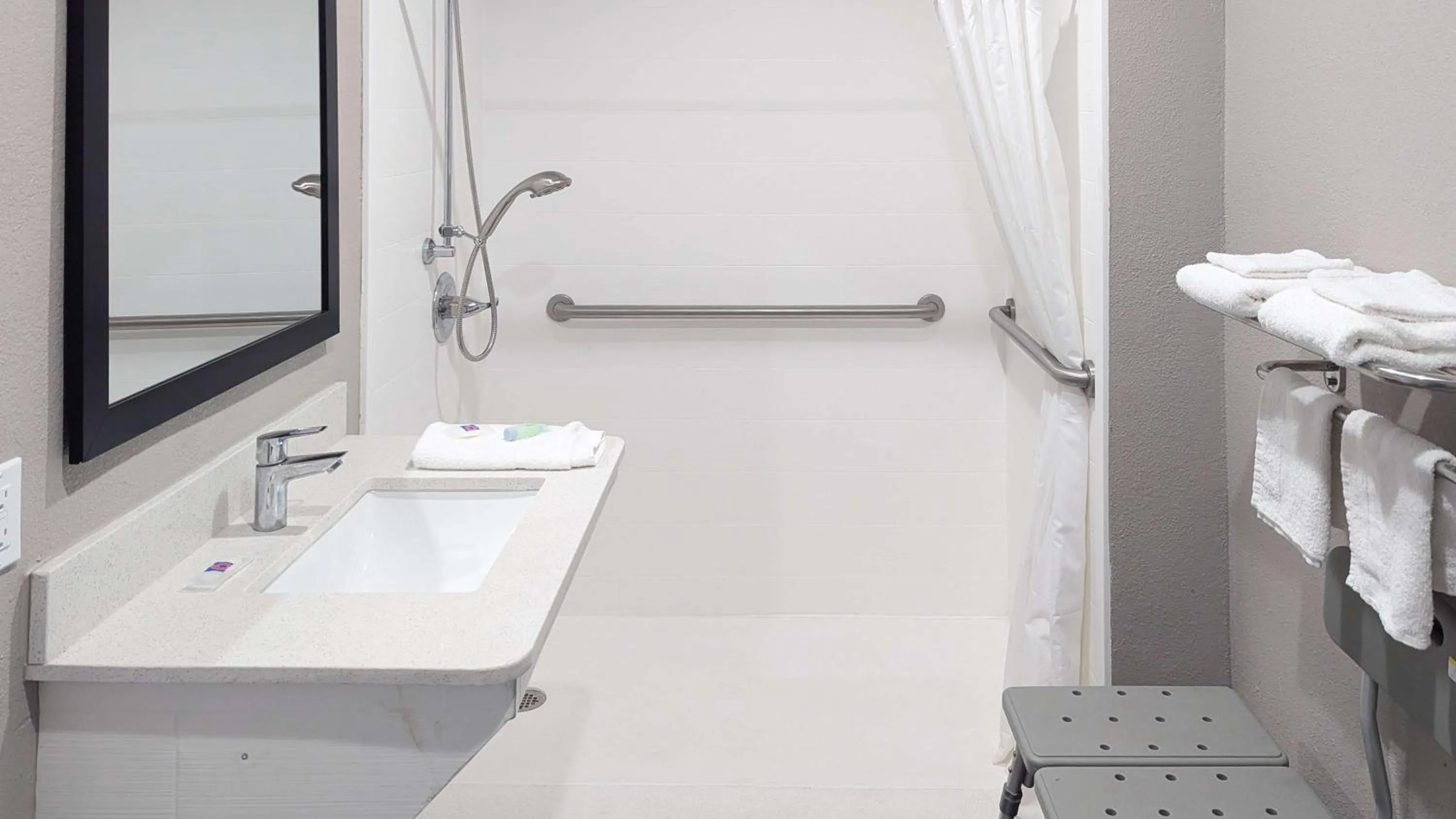 Bathroom in Motel 6-Victoria, TX