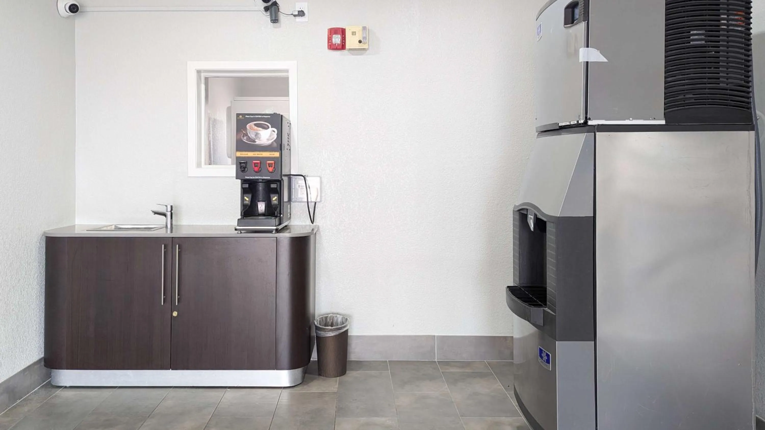 Restaurant/places to eat in Motel 6-Victoria, TX