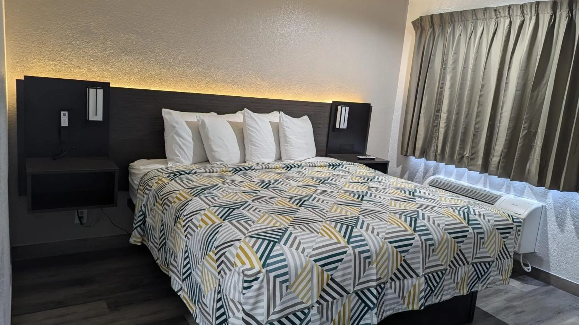 Bed in Motel 6-Victoria, TX