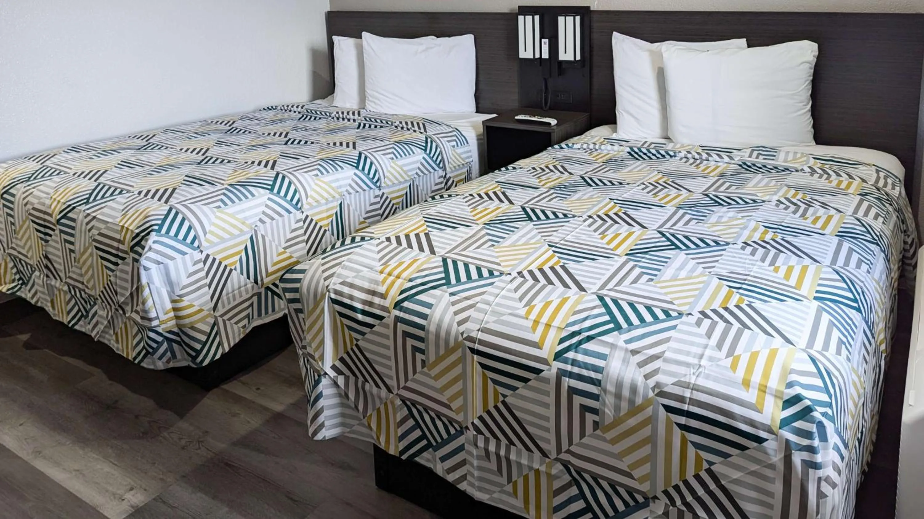 Bedroom, Bed in Motel 6-Victoria, TX