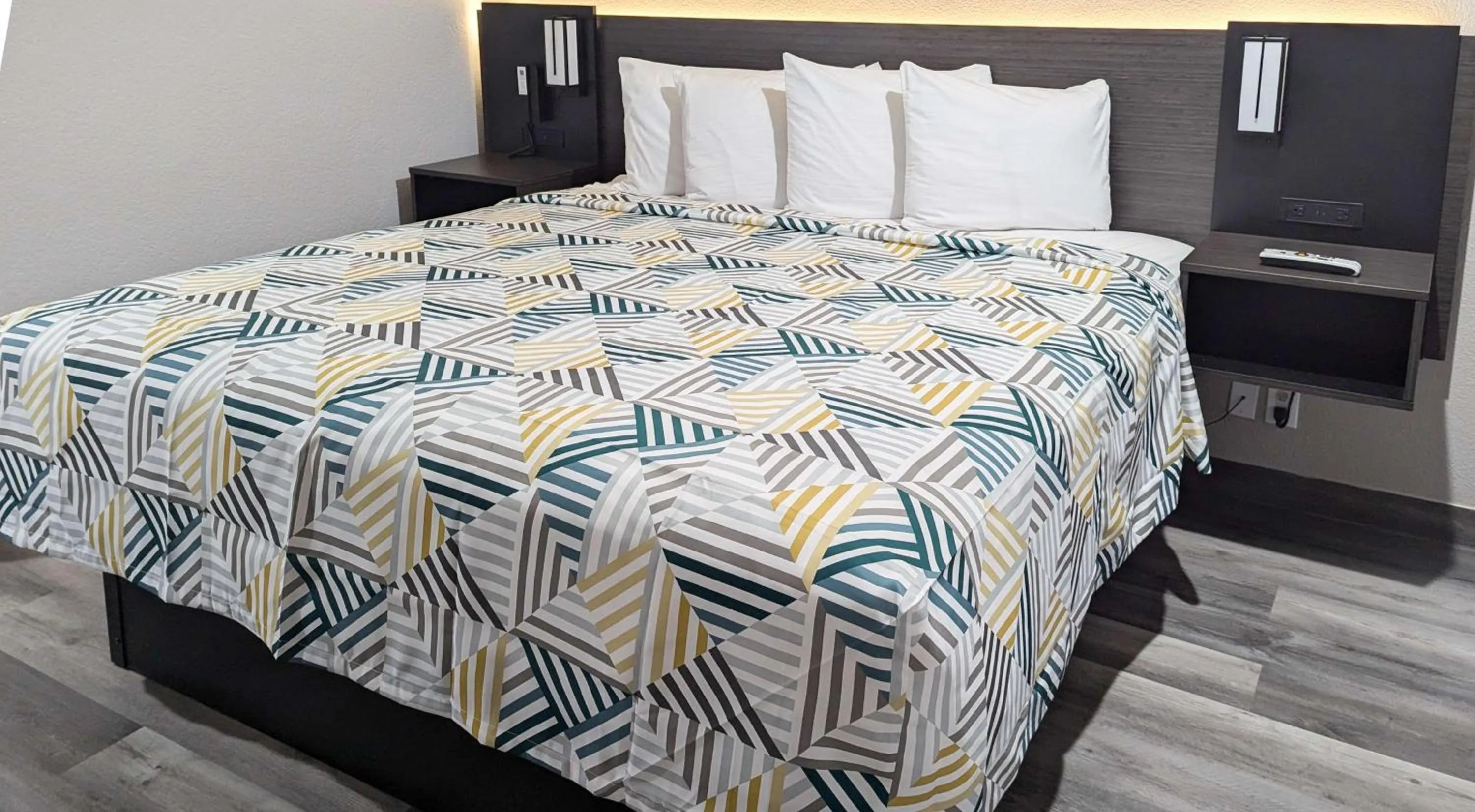 Bedroom, Bed in Motel 6-Victoria, TX